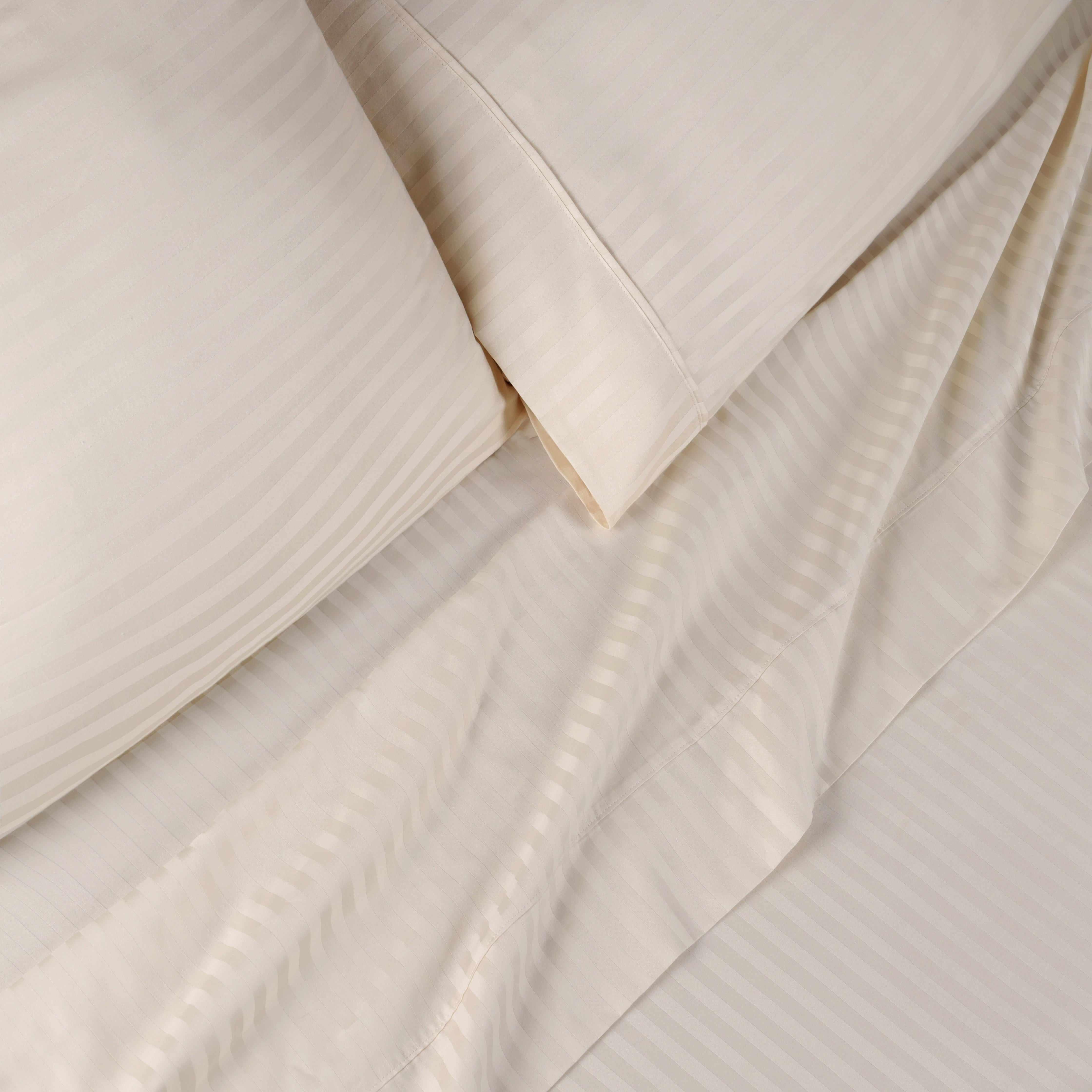 Premium Egyptian Cotton 300 Thread Count Sheet Set - Deep Pocket Fitted, Flat & Pillowcases - Soft Luxury Bedding for Master Bedroom or Guest Room