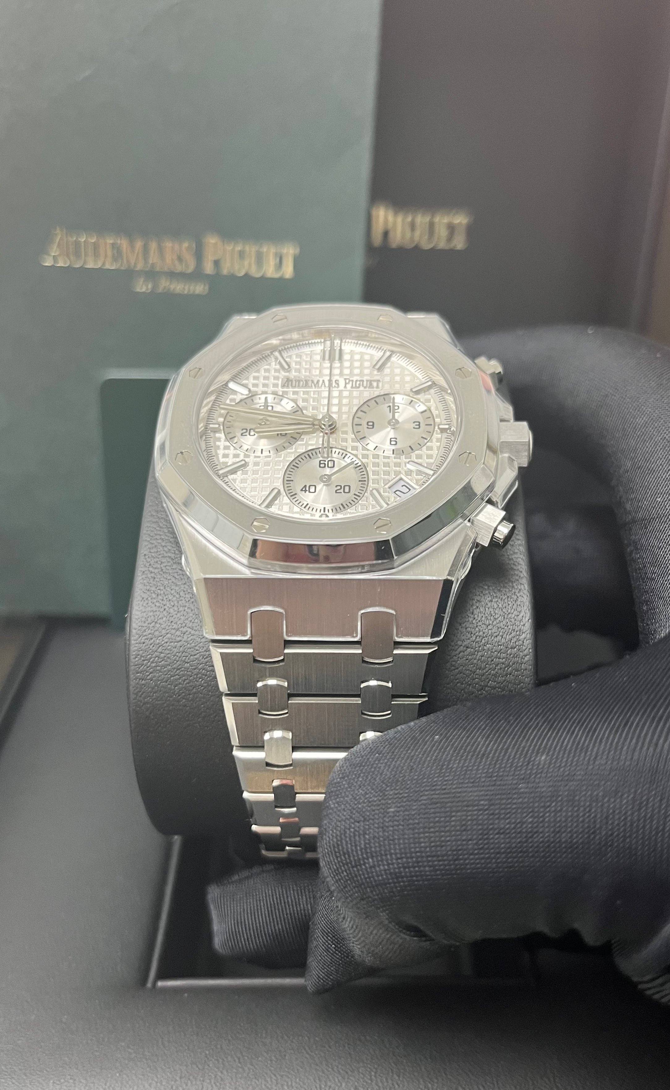 Audemars Piguet Royal Oak Chronograph 26240ST.OO.1320ST.07 - Luxury Men's Watch with White Dial & Stainless Steel Bracelet | Perfect for Business Meetings, Formal Events & Collector's Showcase