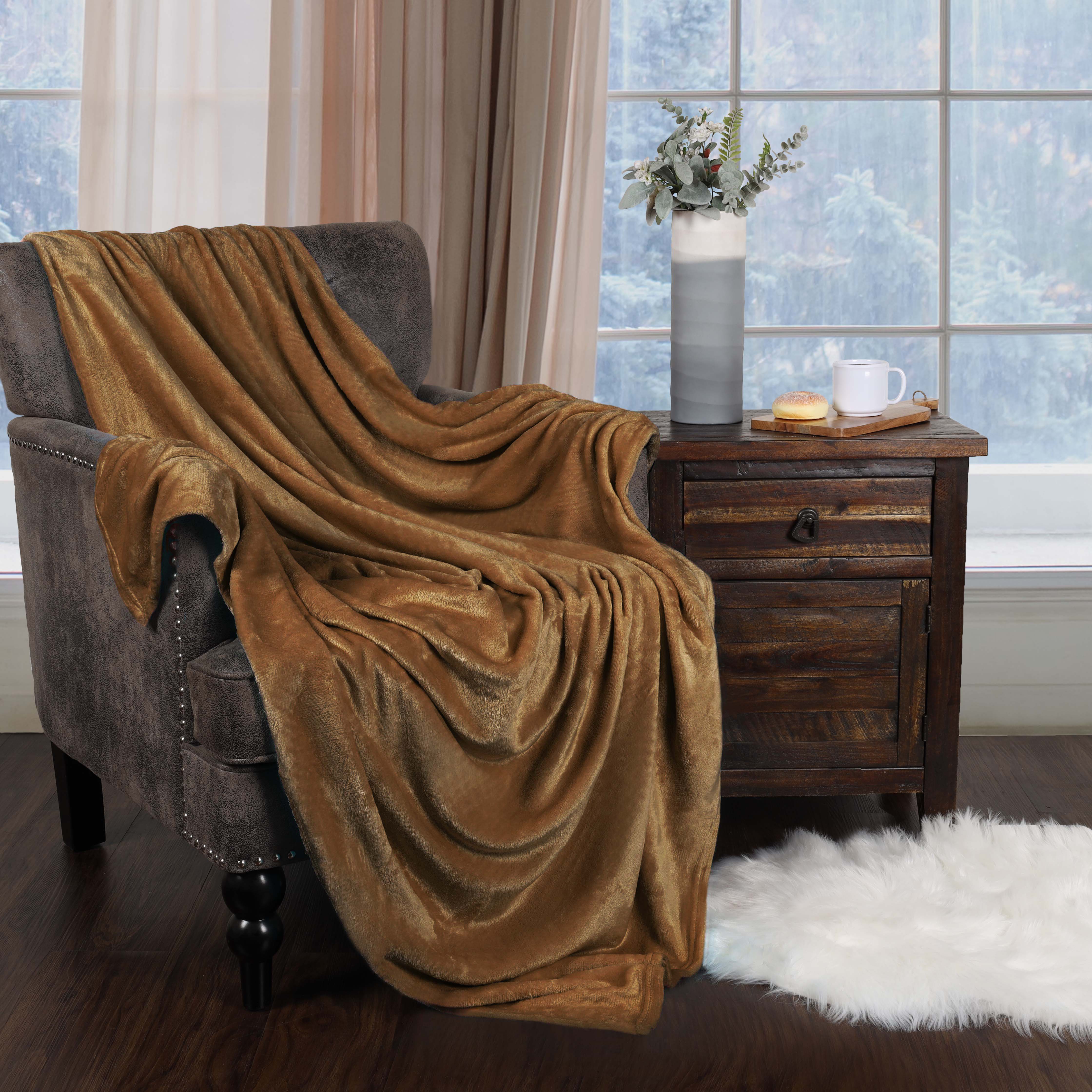 Soft Fleece Plush Blanket - Medium Weight Fluffy Cozy Throw for Couch, Bed & Home Decor - Perfect for Winter, Gifts & Relaxation