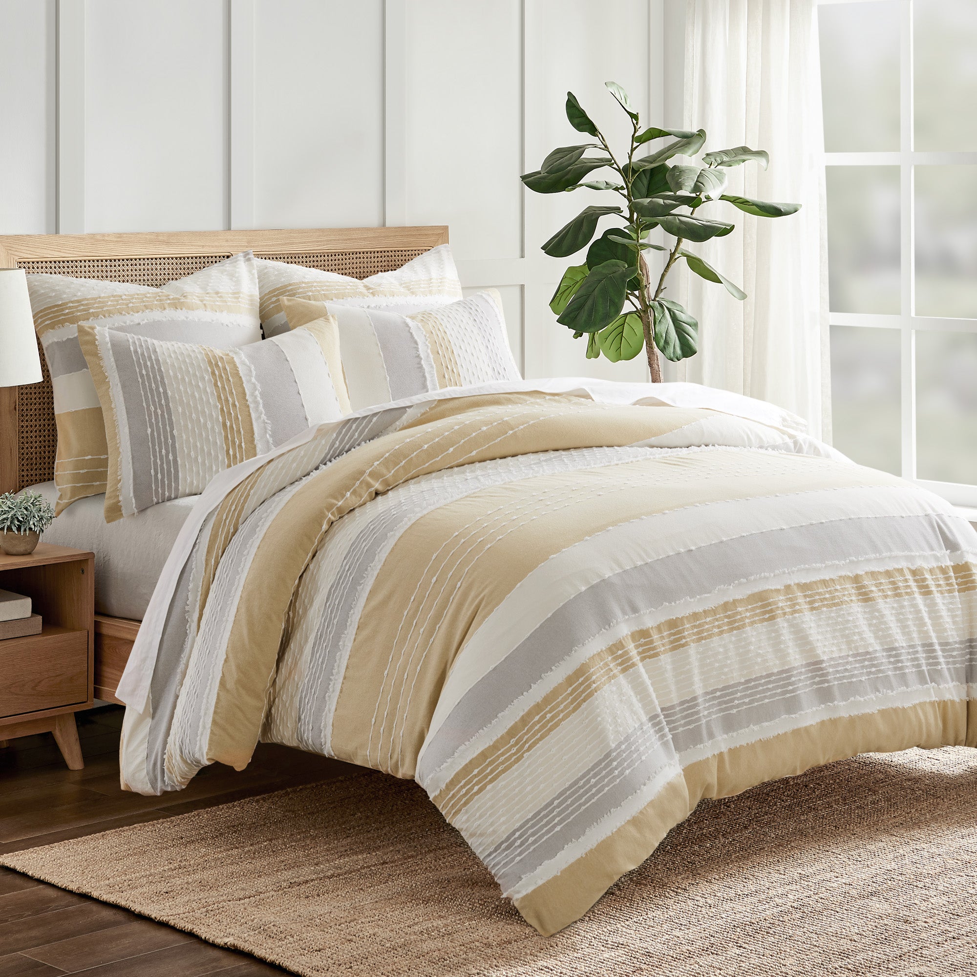 Santander Comforter Set - Ultra Soft Queen Size Bedding, 3-Piece Luxury Comforter Set with Pillow Shams - Perfect for Cozy Bedrooms, Guest Rooms & Airbnb Stays