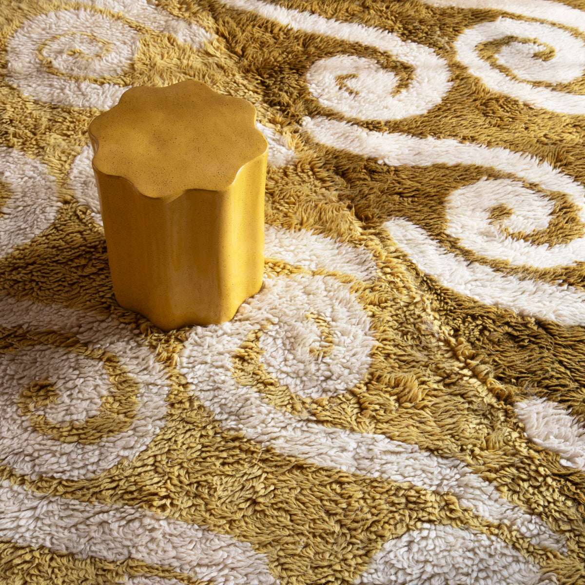 Golden Curly Shaggy Area Rug - Soft Plush Boho Chic Carpet for Living Room, Bedroom, Nursery - Non-Slip Cozy Home Decor (60