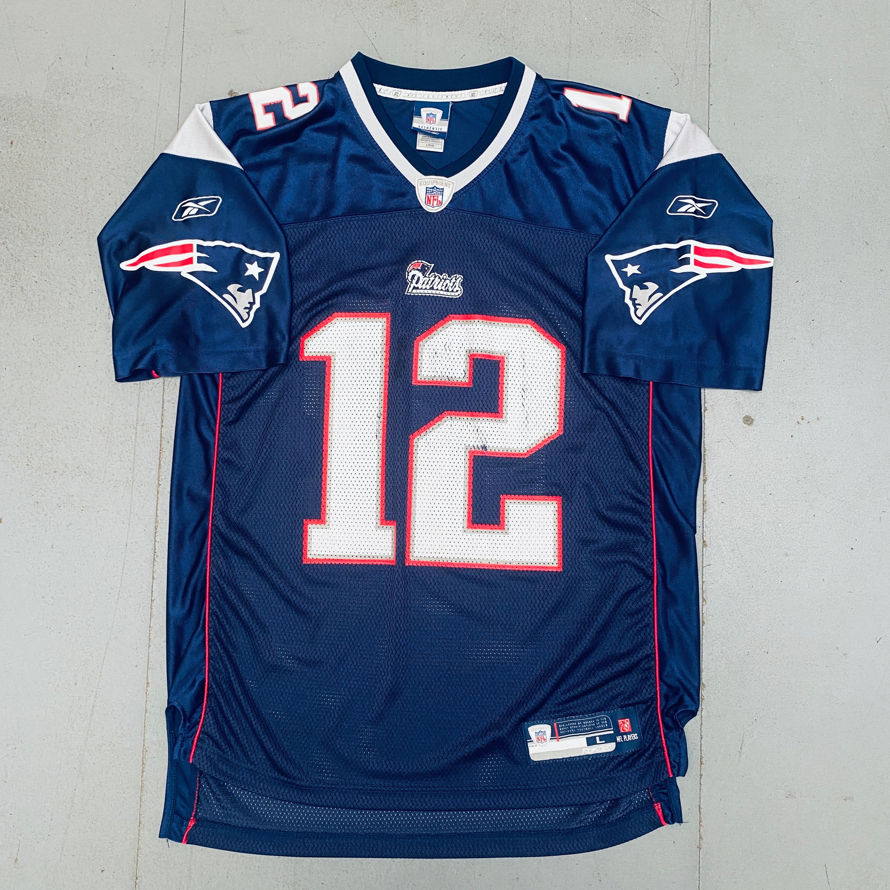 Authentic New England Patriots Tom Brady 2007-2008 Replica Jersey (Size Large) - Perfect for NFL Games, Tailgating & Patriots Fan Collections