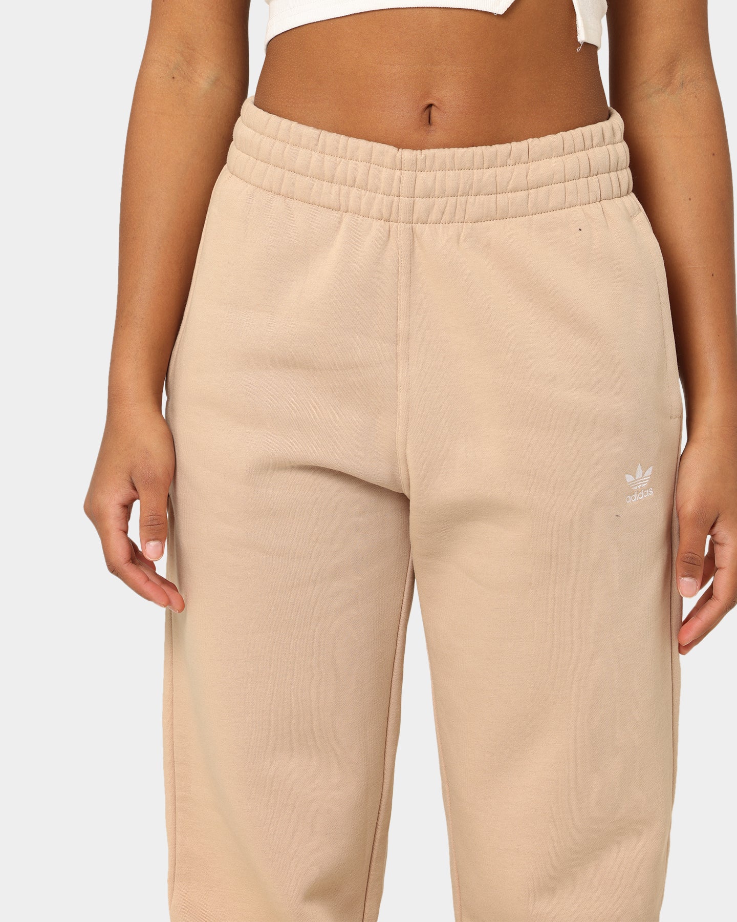 Adidas Women's Adicolour Essentials Fleece Sweatpants - Soft Comfortable Joggers for Yoga, Lounge & Casual Wear (Magic Beige)