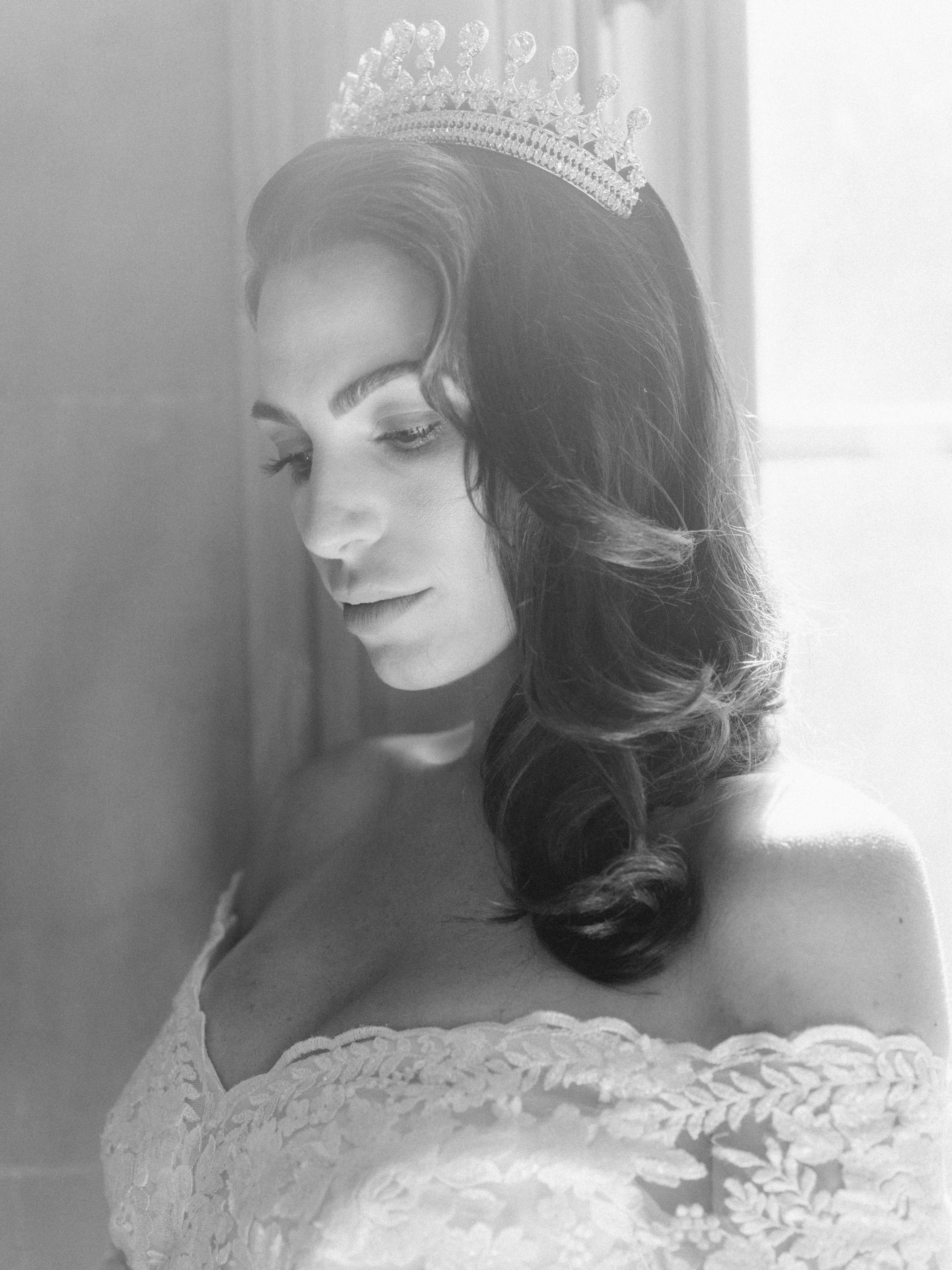 DELLA Wedding Crown - Elegant Bridal Tiara for Bride, Princess, Prom & Special Occasions | Perfect for Weddings, Pageants, Quinceañeras & Photo Shoots