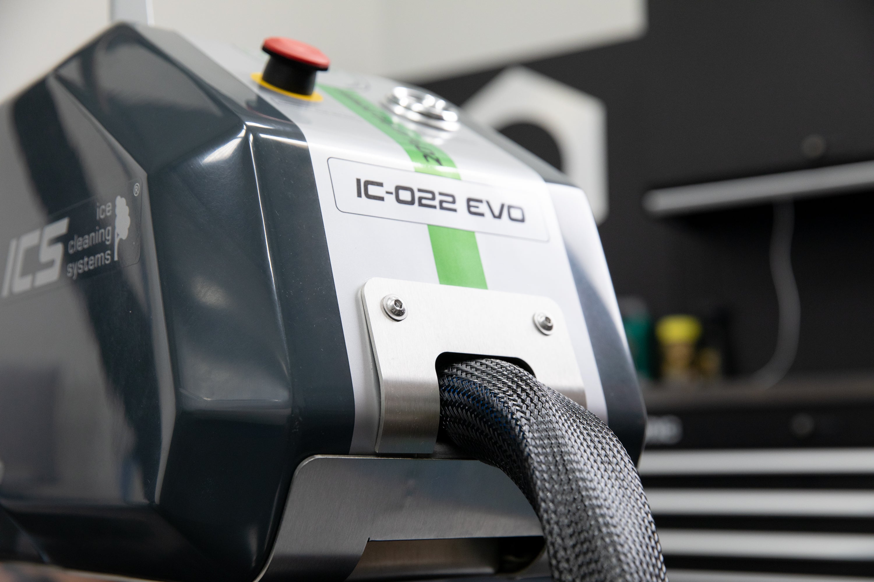 ICS IC 022 Evo Dry Ice Blasting Machine - Professional Industrial Cleaning Equipment for Automotive, Food Processing & Mold Removal