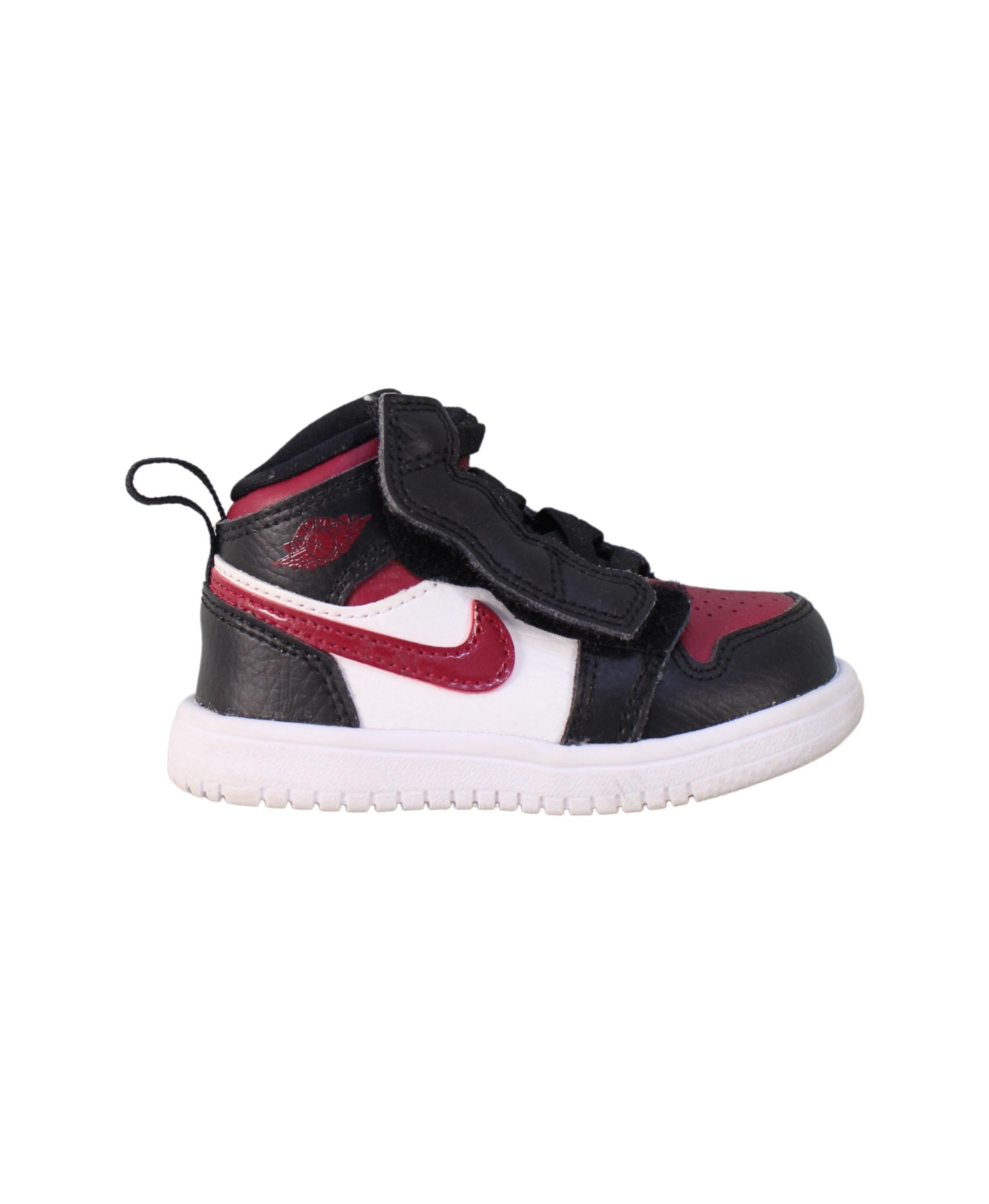 Air Jordan Retro Sneakers for Men - Size EU21 - High-Top Basketball Shoes for Running & Streetwear Fashion