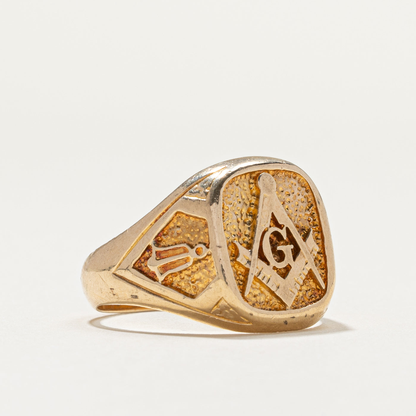 Vintage 10K Yellow Gold Free Masons Signet Ring for Men - Size 9.5 | Masonic Lodge Symbol Jewelry Gift for Brotherhood Members & Collectors | Perfect for Formal Events, Ceremonies & Special Occasions