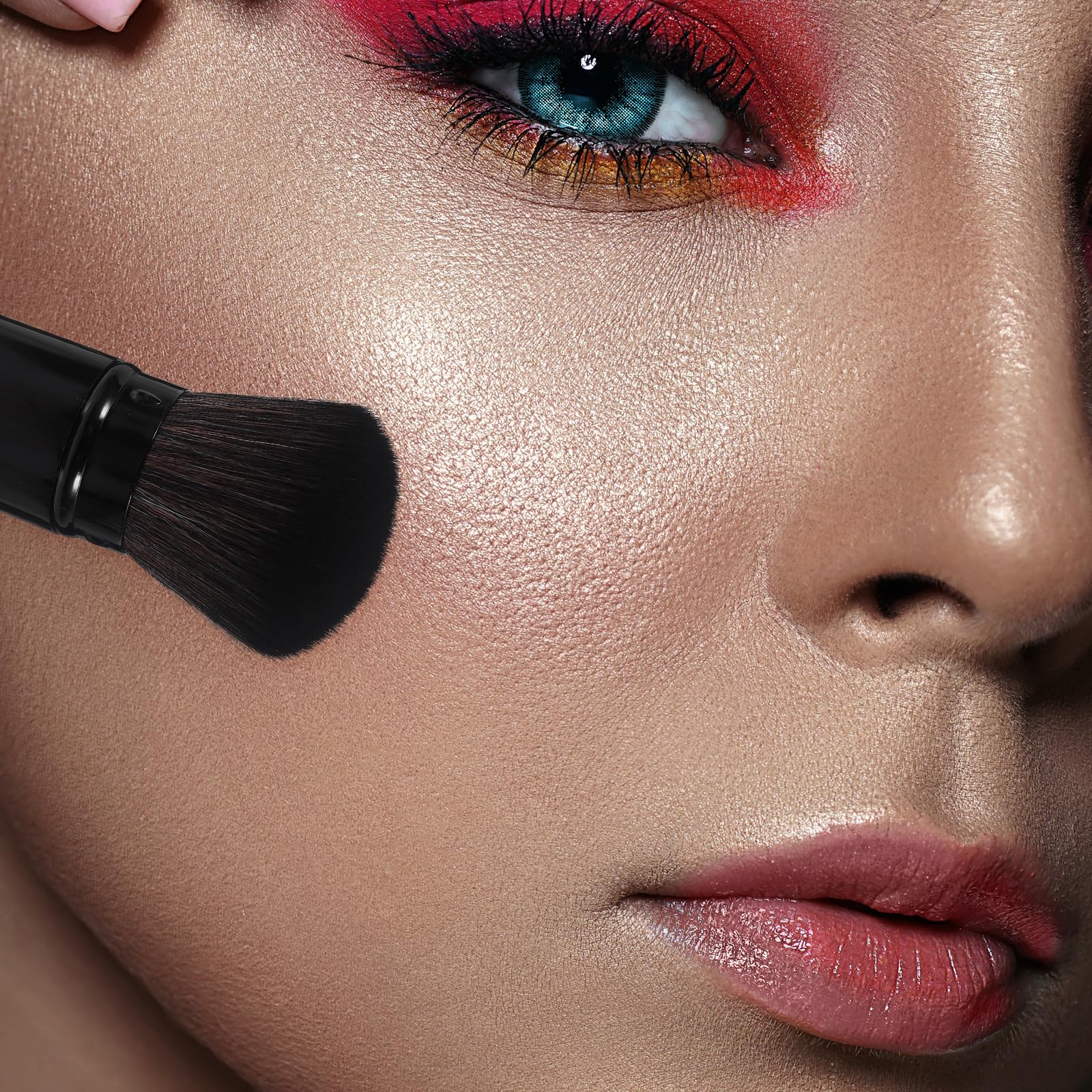 Retractable Powder Blush Brush - Portable Makeup Tool for Highlighting & Concealing - Christmas Gift Idea
