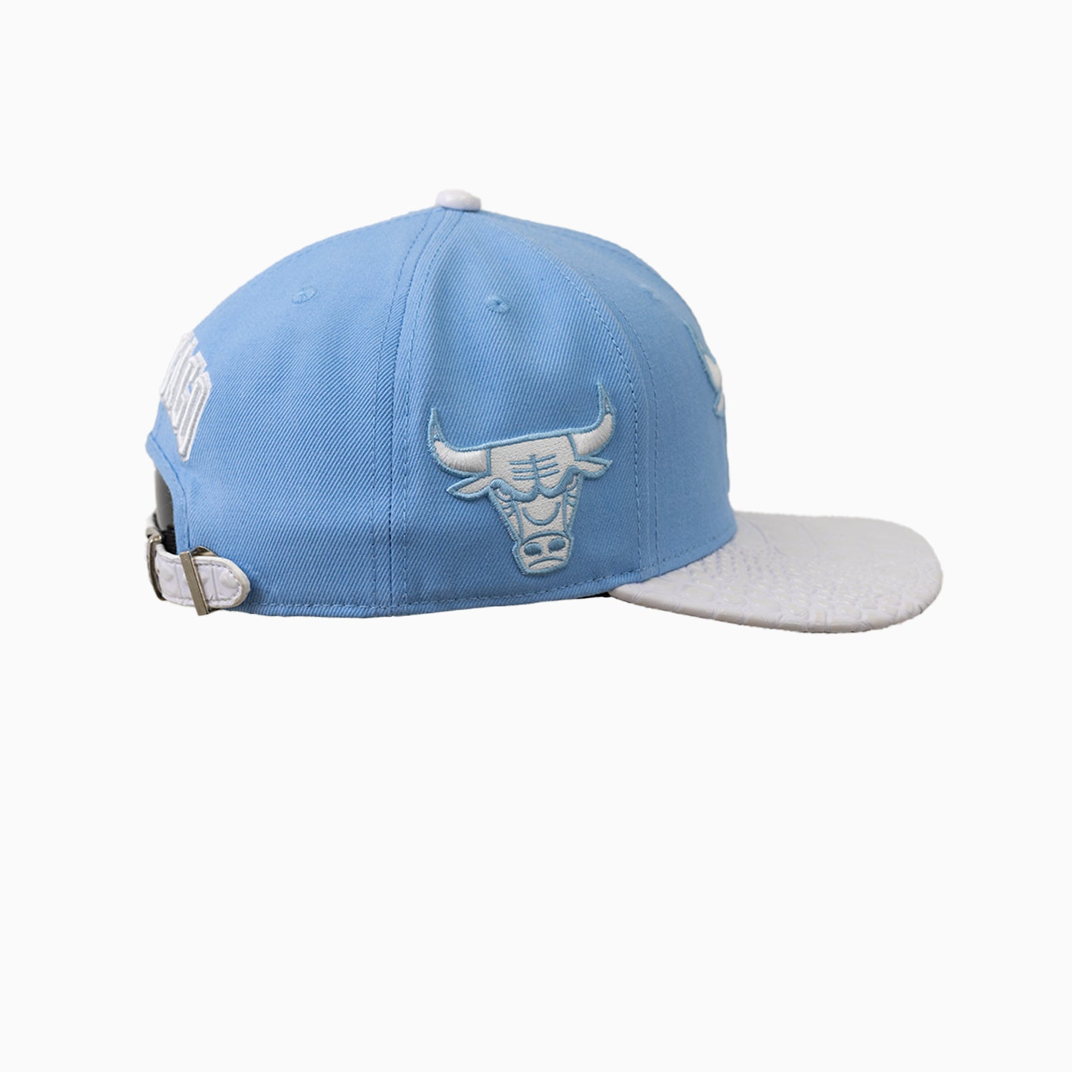 Chicago Bulls NBA Leather Visor Snapback Hat - Official Licensed Basketball Cap for Men & Women - Perfect for Games, Streetwear & Sports Fans