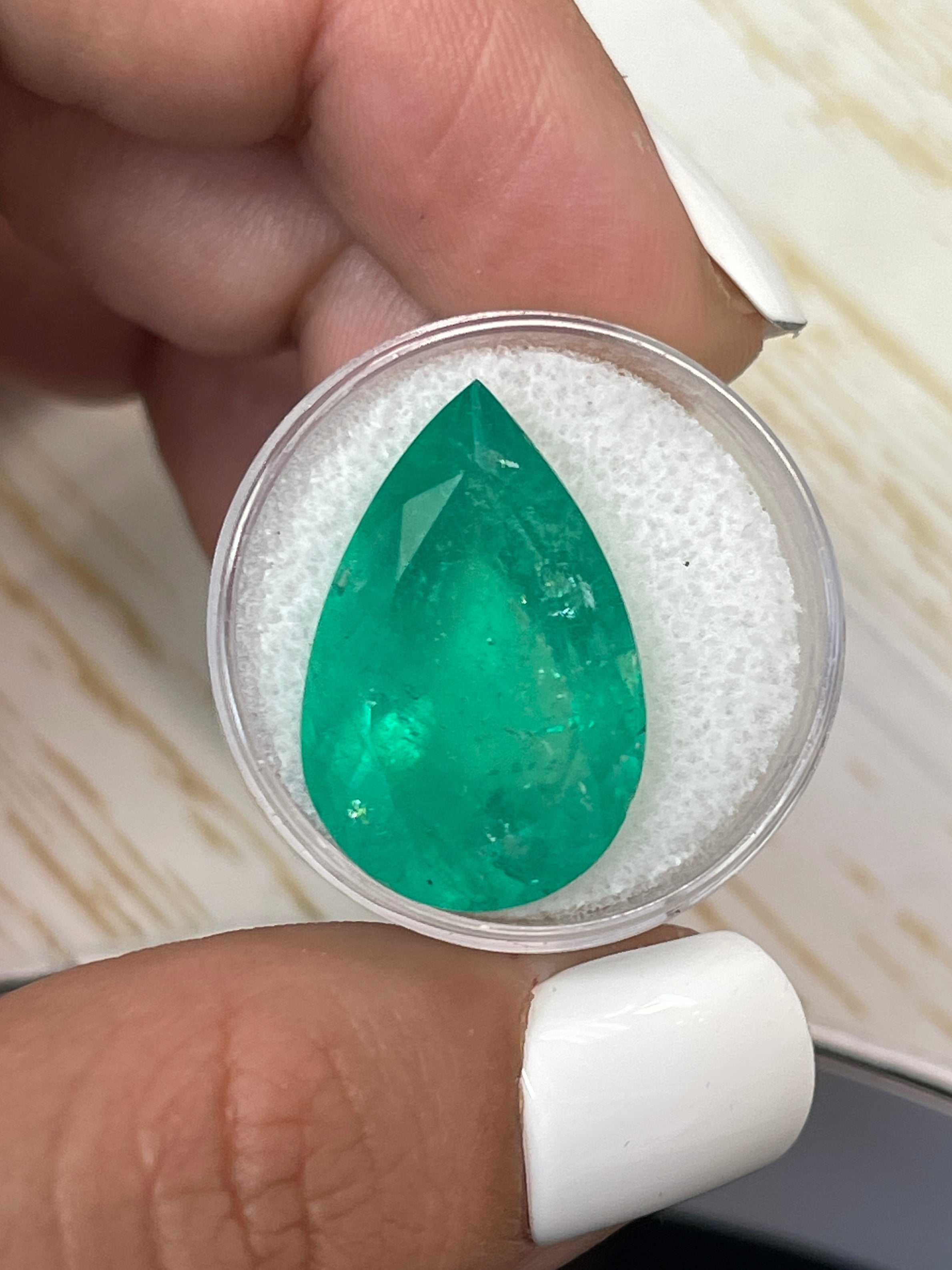 20.43 Carat Natural Colombian Emerald Pear Cut Loose Gemstone - Rare Huge Green 24x16mm for Jewelry Making, Engagement Rings & Luxury Gifts