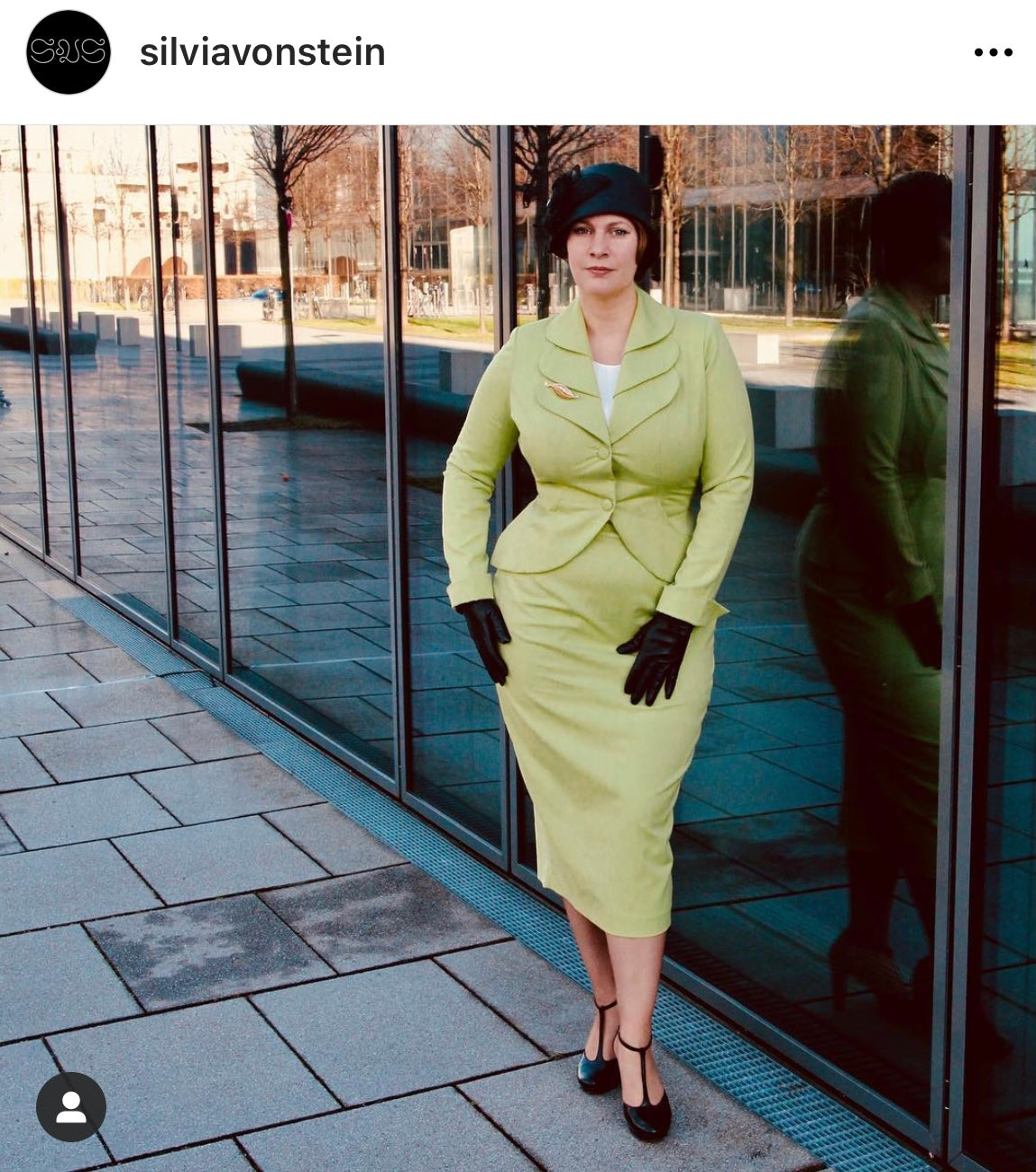 1950s Classic Vintage Suit for Women - Retro 50s Style Blazer & Pencil Skirt Set - Perfect for Halloween, Cosplay, and Themed Parties
