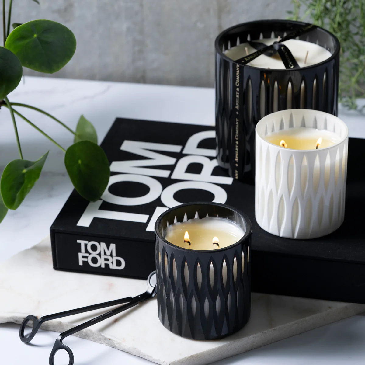 Glimpse Noir Luxury Scented Candle 440g by Apsley and Company - Premium Soy Wax Candle for Home Decor, Romantic Dinner & Relaxation