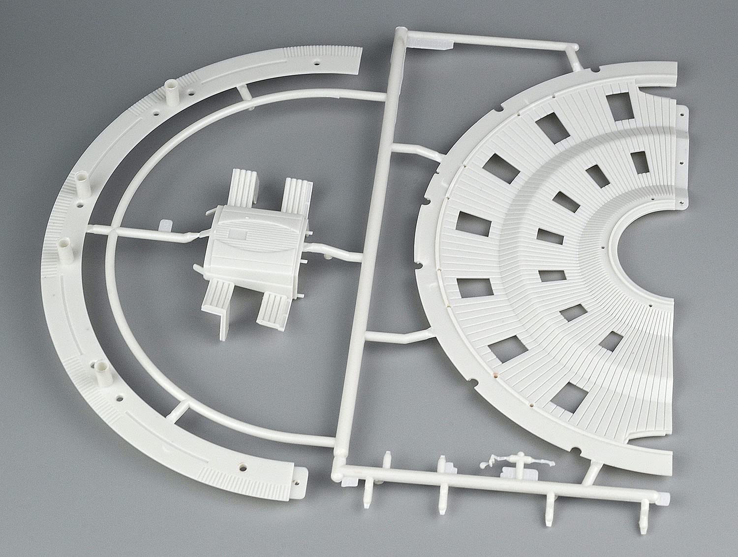 2001: A Space Odyssey Aries-1B Lunar Carrier 1/48 Scale Model Kit - Premium Collectible Spacecraft Replica for Sci-Fi Fans & Model Builders - Perfect for Display, Gifts, and Space-Themed Collections