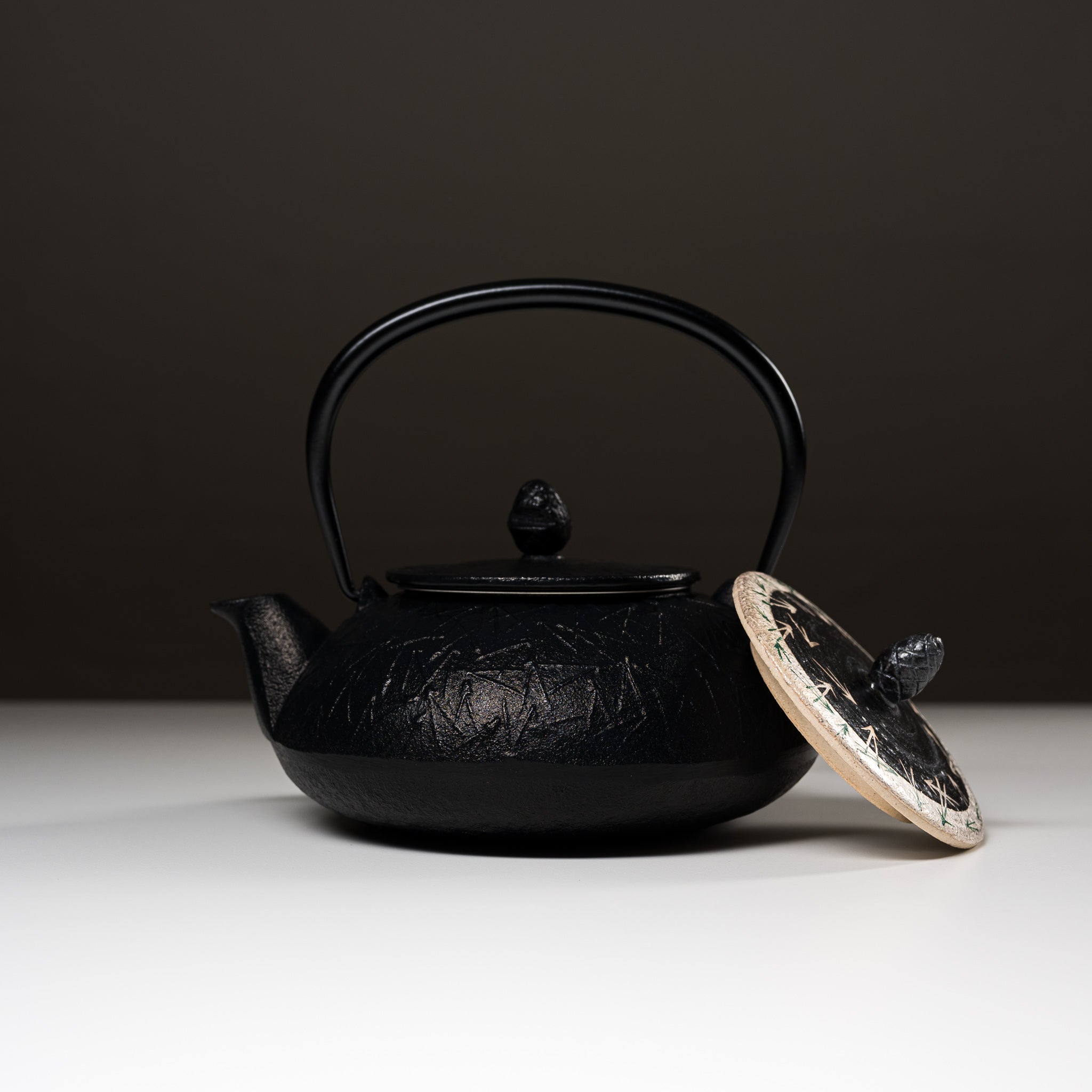 Premium Kyo Kiyomizu Ware Cast Iron Teapot - Authentic Japanese Silver Pine Design, 510ml / Nanbu Ironware - Perfect for Tea Ceremonies & Home Brewing
