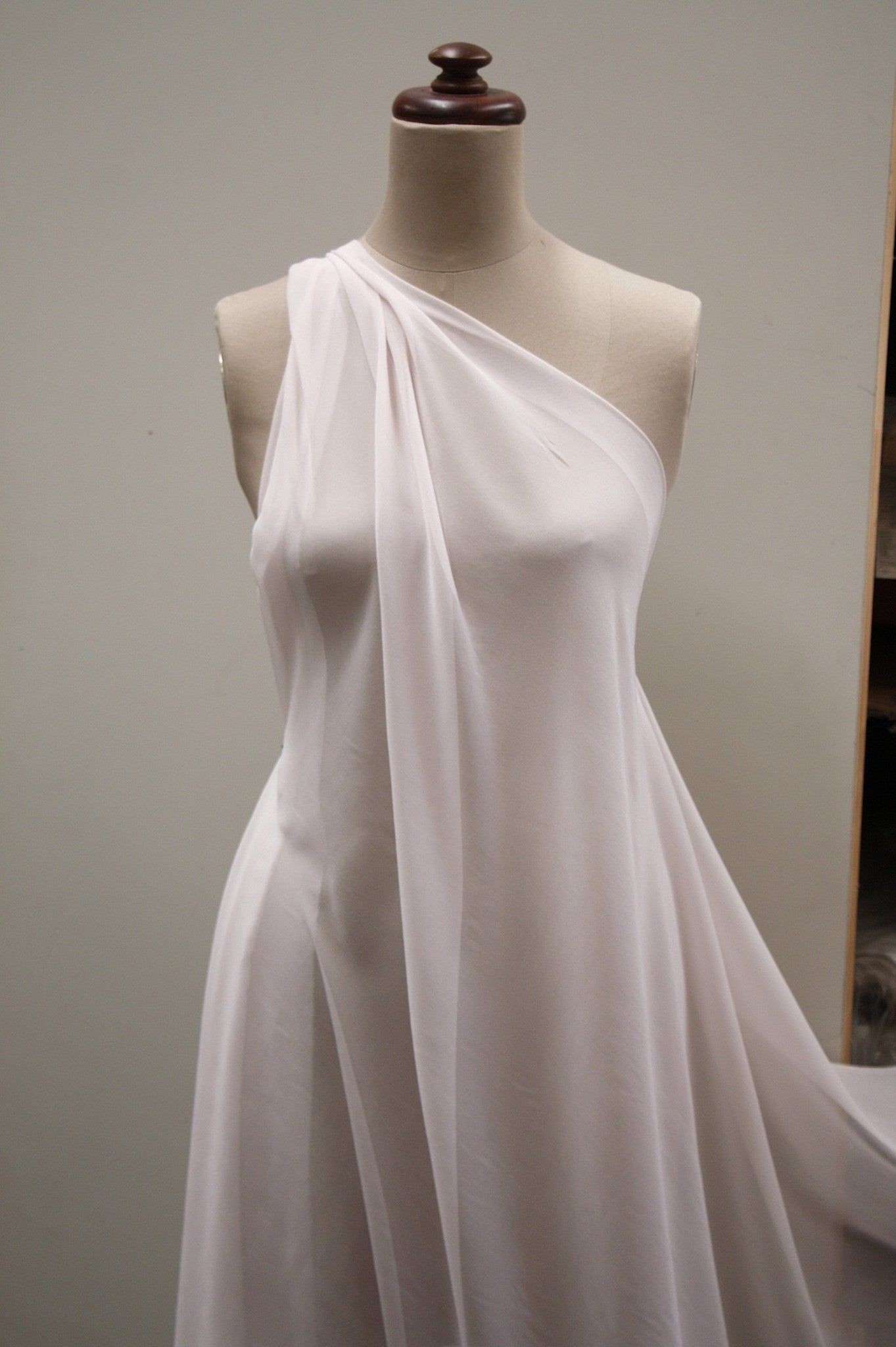 Elegant Ballerina Pink Silk Georgette Fabric - Soft & Flowy Material for Dresses, Scarves & Evening Gowns - Perfect for Bridal Wear, Formal Attire & DIY Fashion Projects