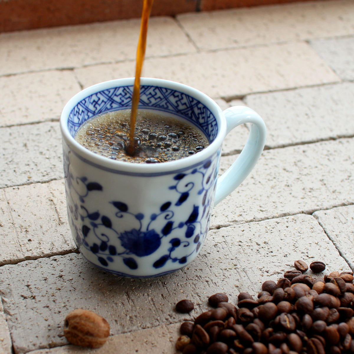 Premium Nutmeg Tavern Coffee Blend with Whole Nutmeg Spices - Rich Aromatic Ground Coffee for Cozy Mornings & Relaxing Evenings - Perfect for Home Brewing, Gifts, and Coffee Lovers