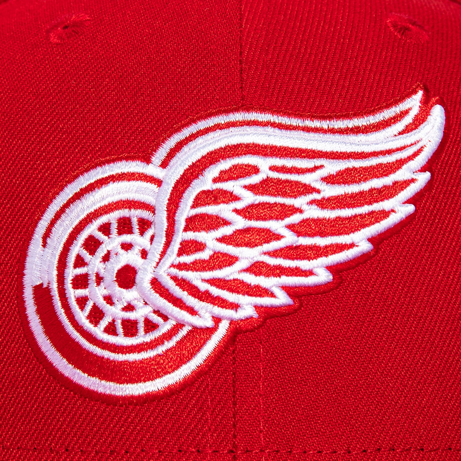New Era 59Fifty Detroit Red Wings On-Court Performance Baseball Cap - Adjustable Snapback Hat for Men & Women - Perfect for Baseball Games, Sports Fans and Streetwear Fashion