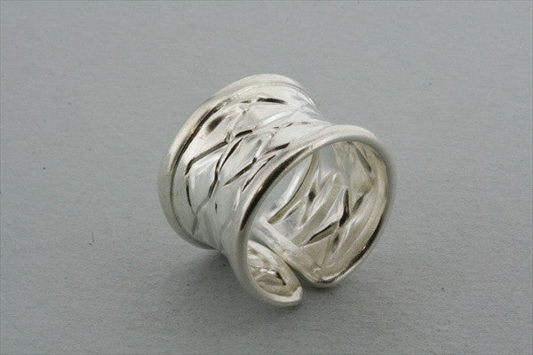 Elegant Rimmed Creased Ring for Women - Dainty Stackable Band Jewelry - Perfect for Everyday Wear, Gifts & Special Occasions