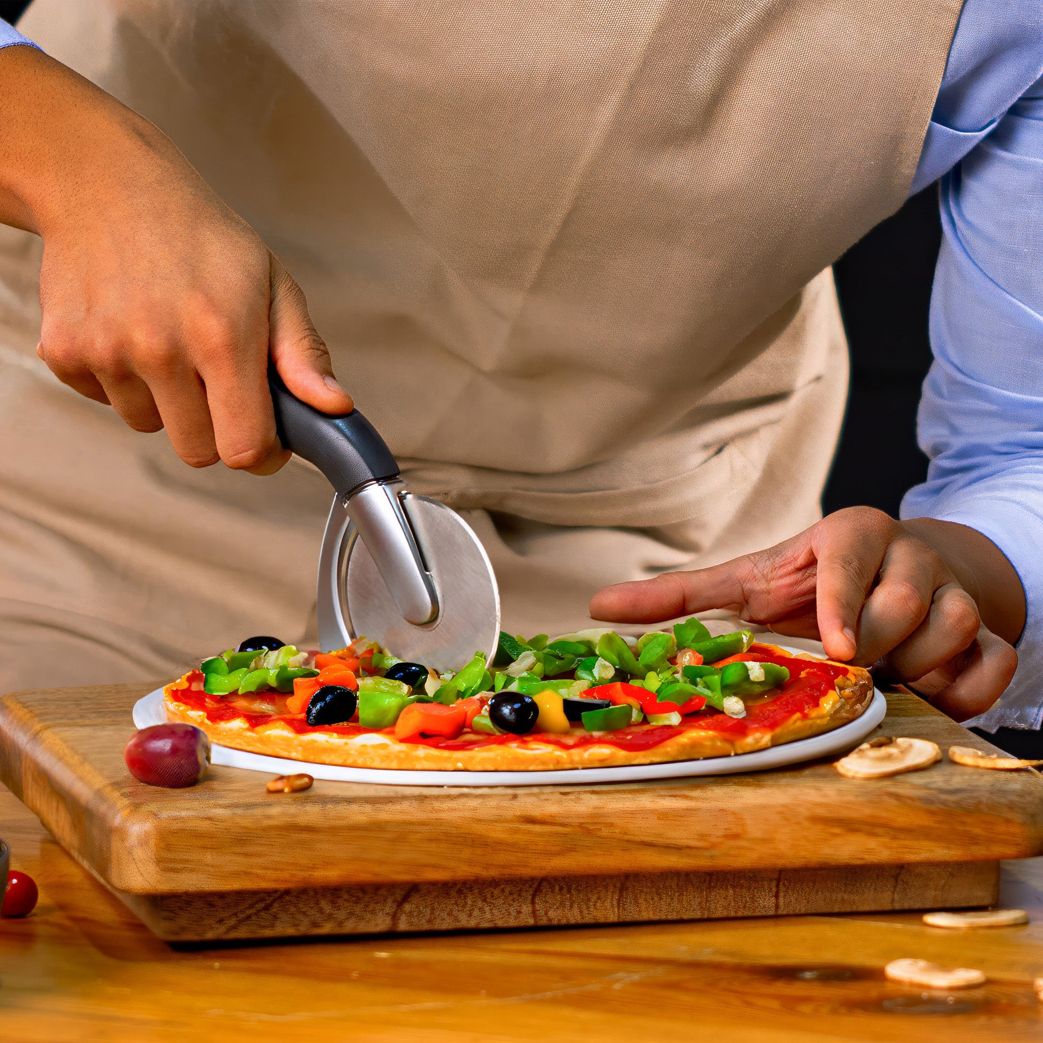 Premium Stainless Steel Pizza & Pastry Cutter - Sharp Rotary Blade for Perfect Slices - Ideal for Homemade Pizzas, Pies, Cookies & Dough Cutting