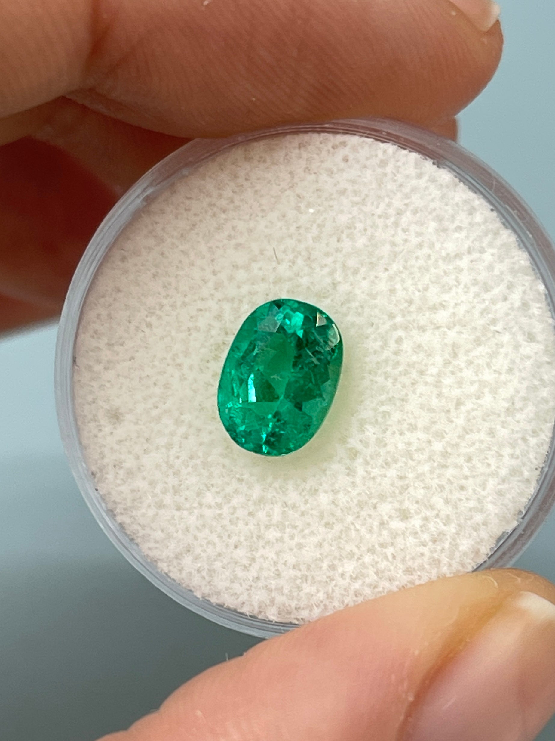 1.55 Carat AAA 9x6 Bluish Green Natural Loose Colombian Emerald Oval Cut Gemstone for Jewelry Making, Engagement Rings & Luxury Gifts