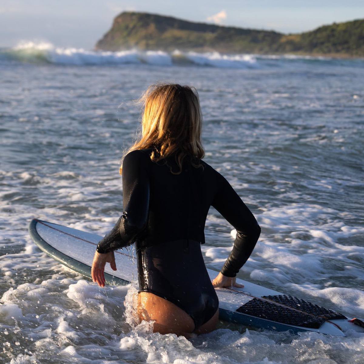Aloha Keel Twin 6'4 Surfboard - Premium PU Construction - Blue Futures Fins - Perfect for Small Waves & Beach Cruising