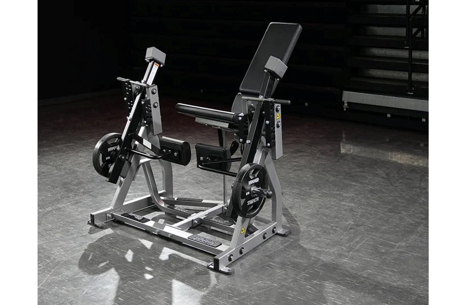 Hammer Strength Plate Loaded Iso-Lateral Leg Extension Machine - Professional Gym Equipment for Thigh & Quadriceps Workout - Perfect for Home & Commercial Fitness Centers