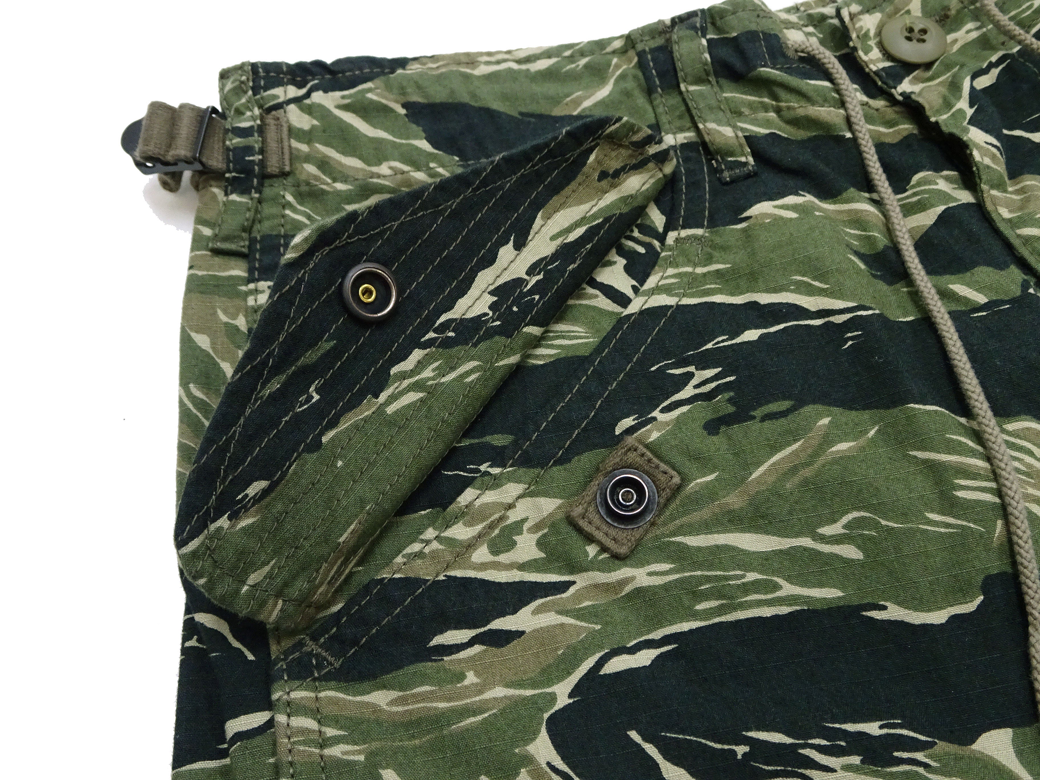 TOYS McCOY Men's Cargo Shorts - Classic U.S. Army Fatigue Inspired Casual Short Pants | TMP1802 161 Tiger Stripe Camo | Perfect for Outdoor Adventures, Hiking & Casual Wear