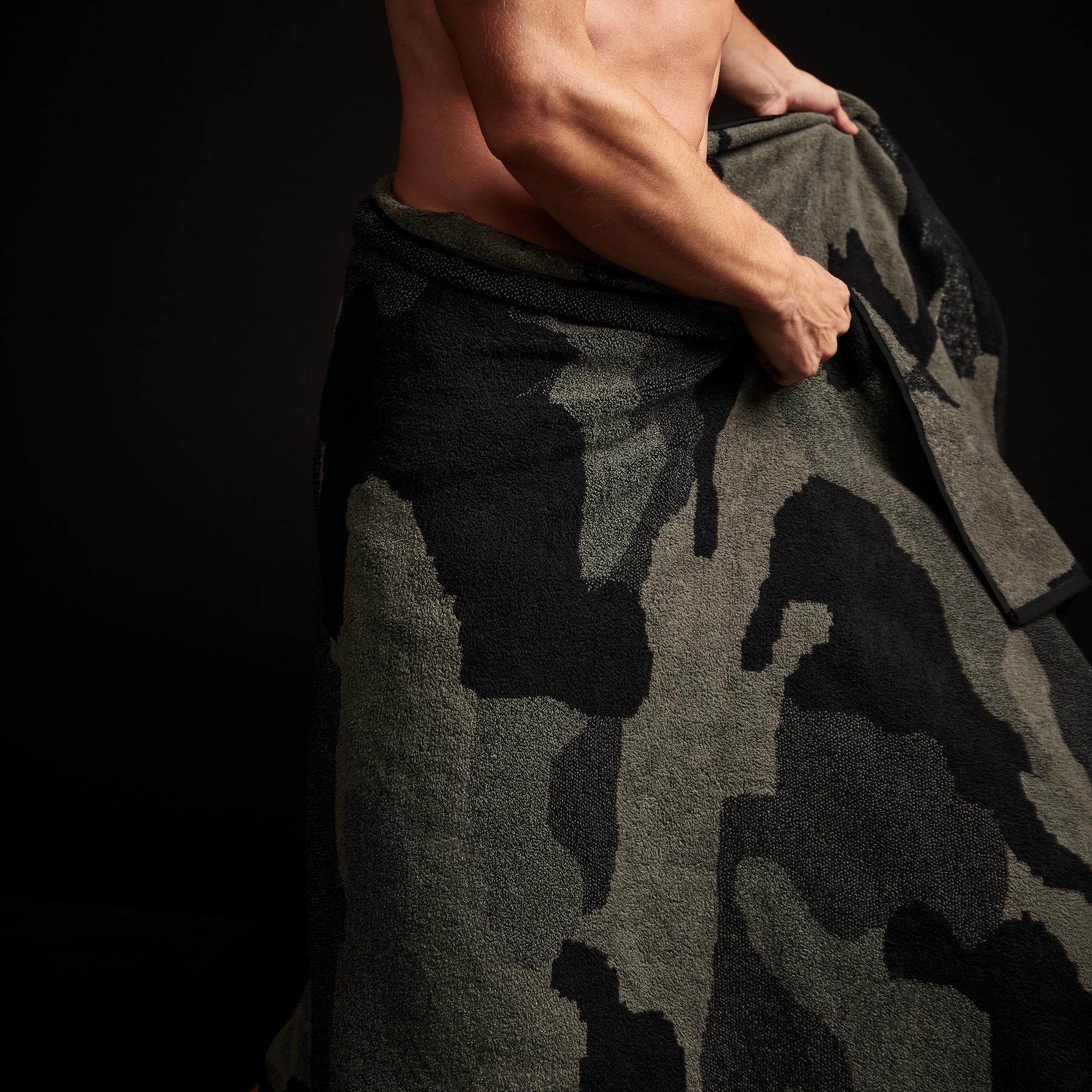 Camo Beach Towel Palm Black - Quick Dry, Lightweight & Large Size for Pool, Beach, Picnic, Travel & Outdoor Activities