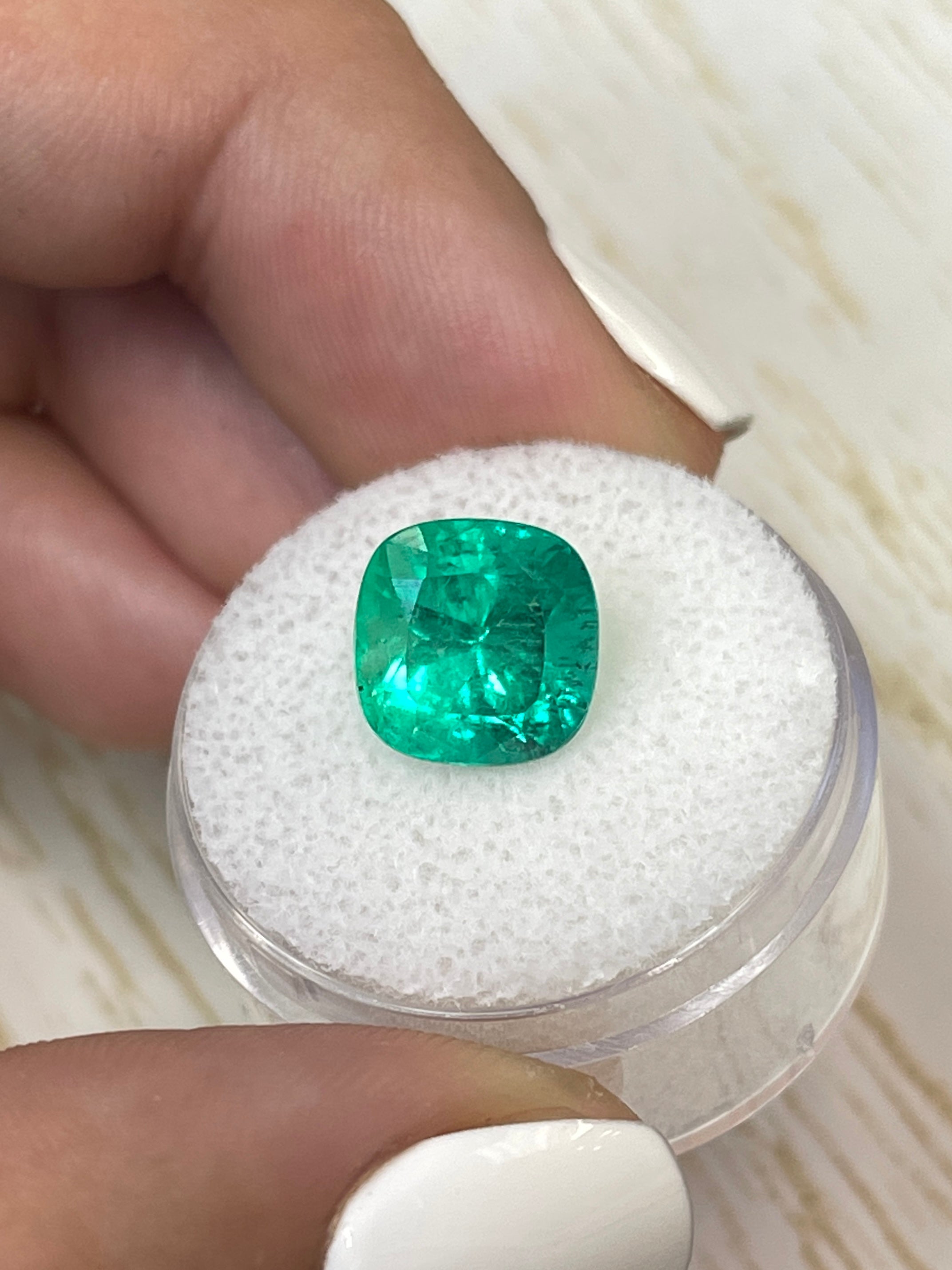 4.72 Carat 10x10mm Bright Green Natural Loose Colombian Emerald Cushion Cut Gemstone for Jewelry Making, Engagement Rings & Luxury Gifts