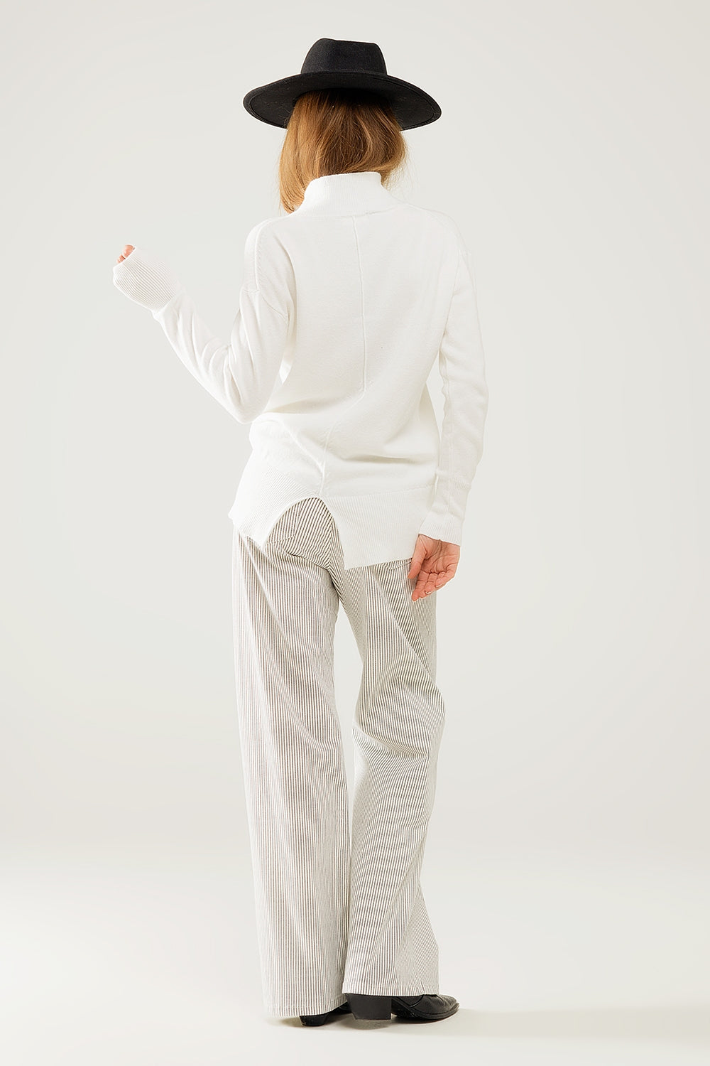 Elegant White Open Back Pullover Sweater - Women's Fashion Loose Knit Top for Casual Wear & Date Nights