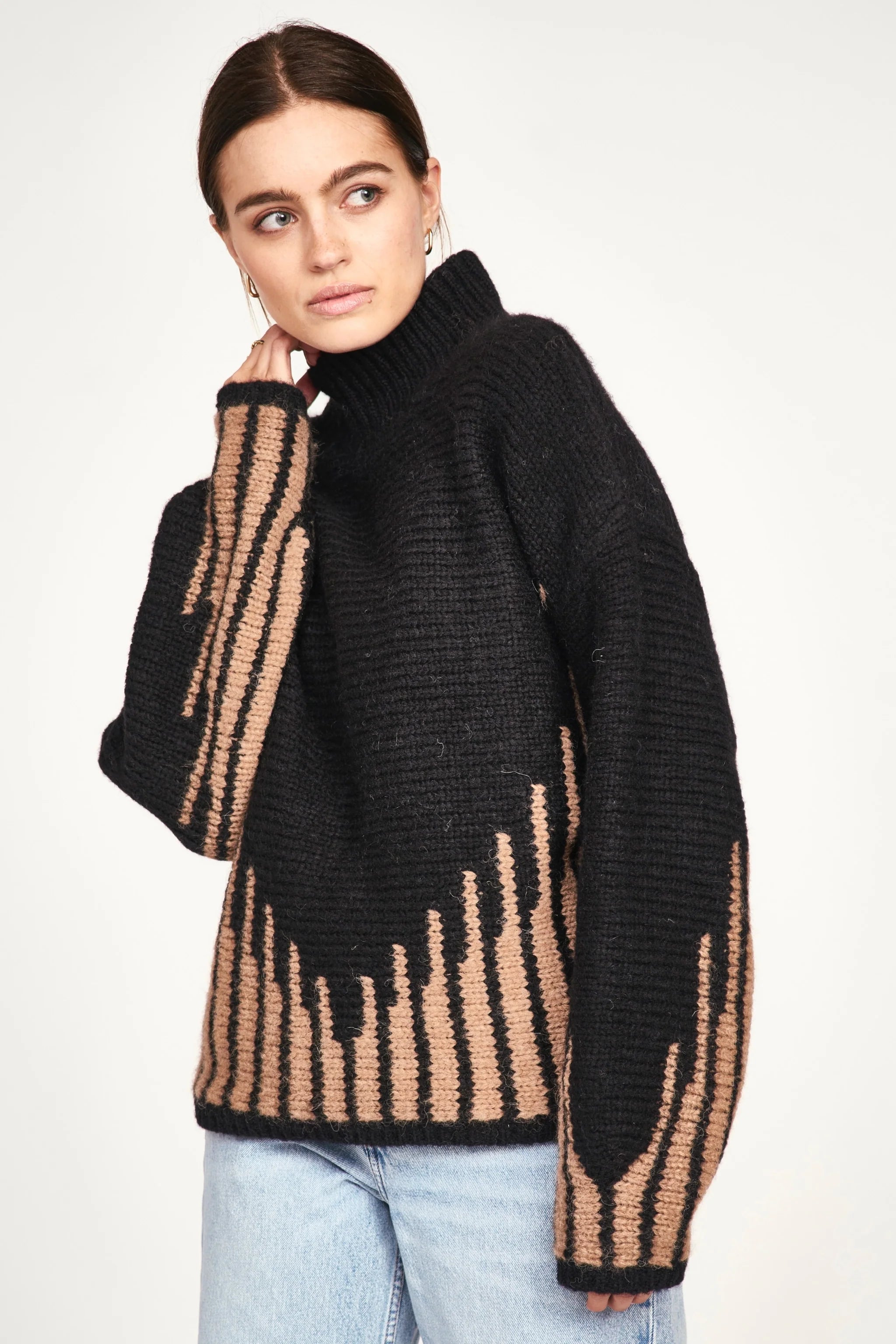 Premium Highland Sweater for Women - Soft & Warm Black Wool Pullover - Perfect for Winter, Christmas & Casual Outfits