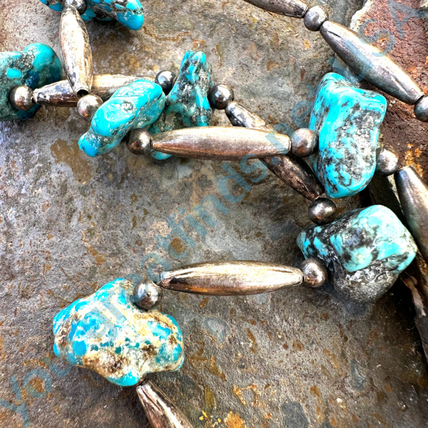 Vintage 1970s Navajo Bench Bead & Turquoise Necklace - Handmade Native American Jewelry for Women - Perfect for Boho Fashion, Western Style & Special Occasions