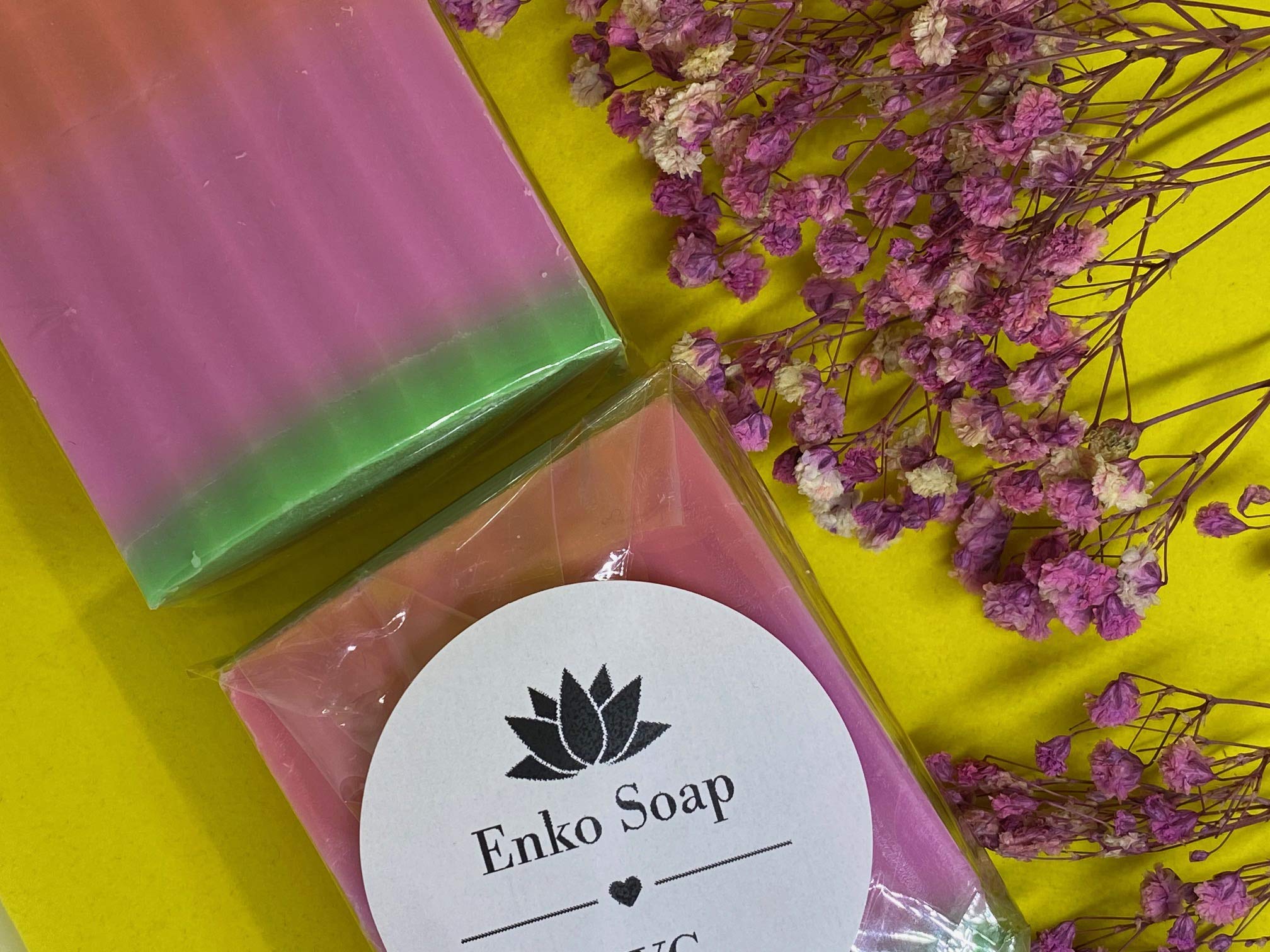Natural Strawberry Scented Handmade Soap Bars - Organic, Vegan & Moisturizing - Perfect for Gifts, Bath & Skincare Routine