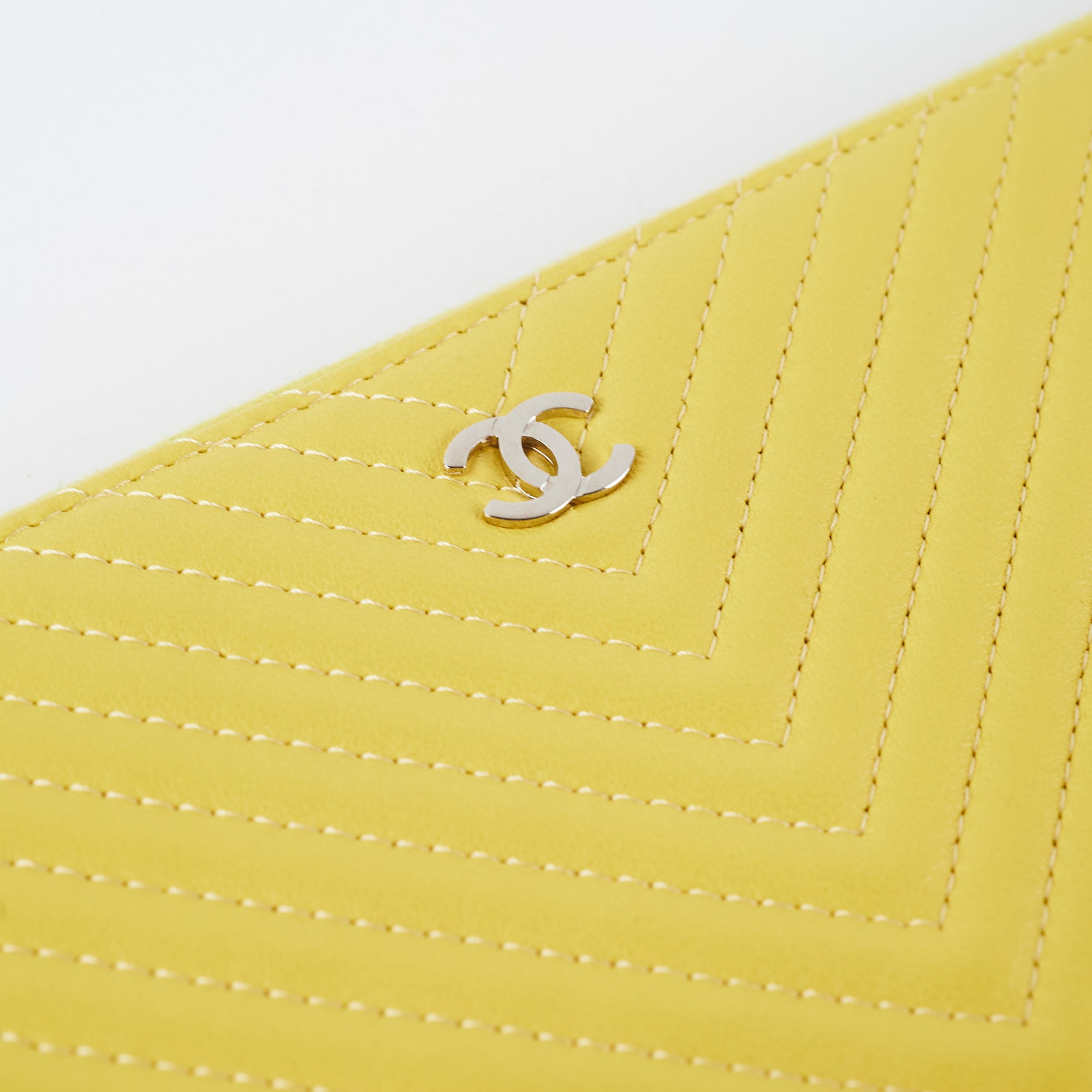 Chanel Chevron O Case Yellow Leather Wallet on Chain - Perfect for Evening Bags & Luxury Accessories
