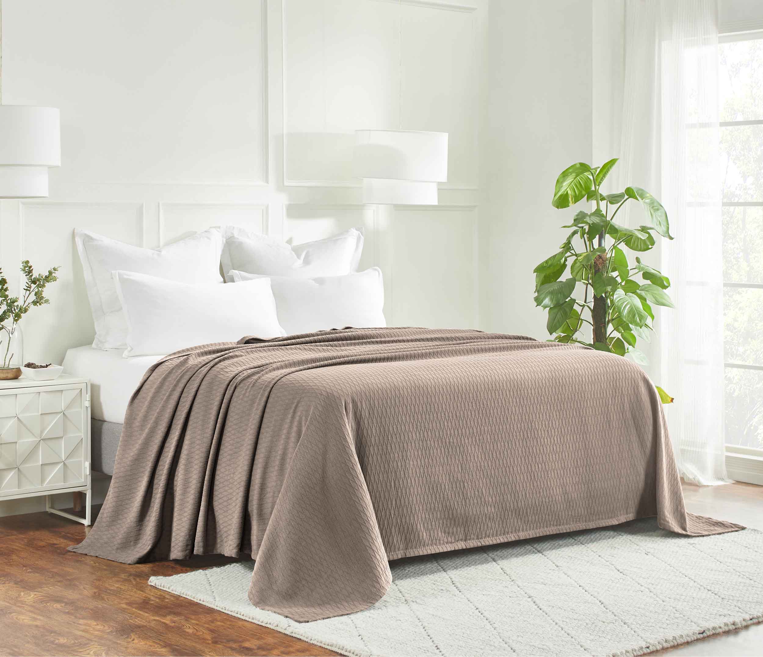 Premium Cotton All-Season Diamond Pattern Bed Blanket & Sofa Throw - Soft Cozy Blanket for Bedroom, Living Room, Travel and Gift Giving