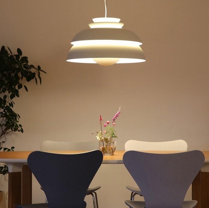 Modern LED Pendant Light for Kitchen Island, Dining Room & Bedroom - Adjustable Hanging Chandelier with Dimmable Warm White Light - Perfect for Home Decor, Restaurants and Cafe Lighting
