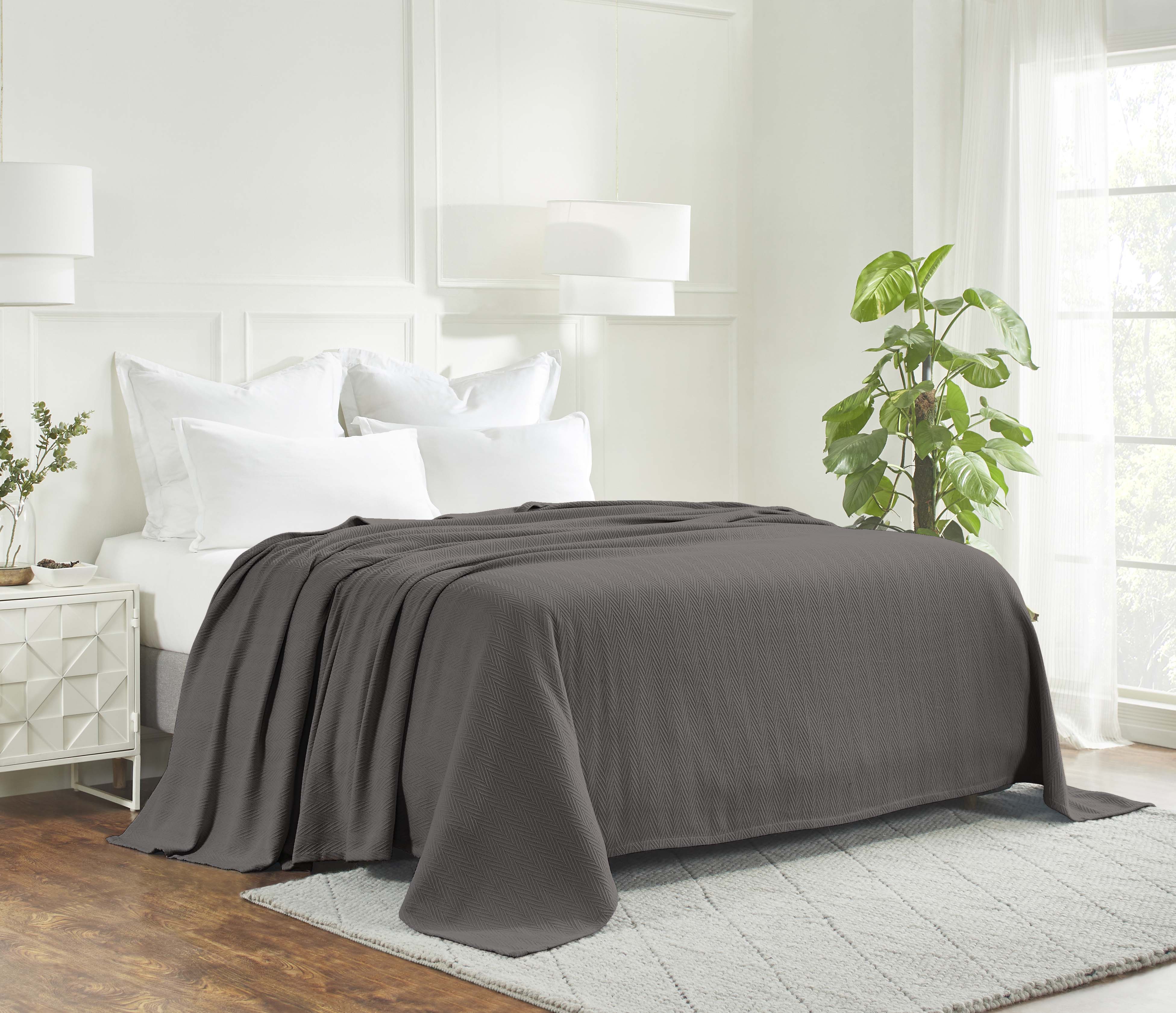 Soft All-Season Chevron Cotton Bed Blanket & Sofa Throw - Cozy Home Decor for Living Room, Bedroom, and Travel