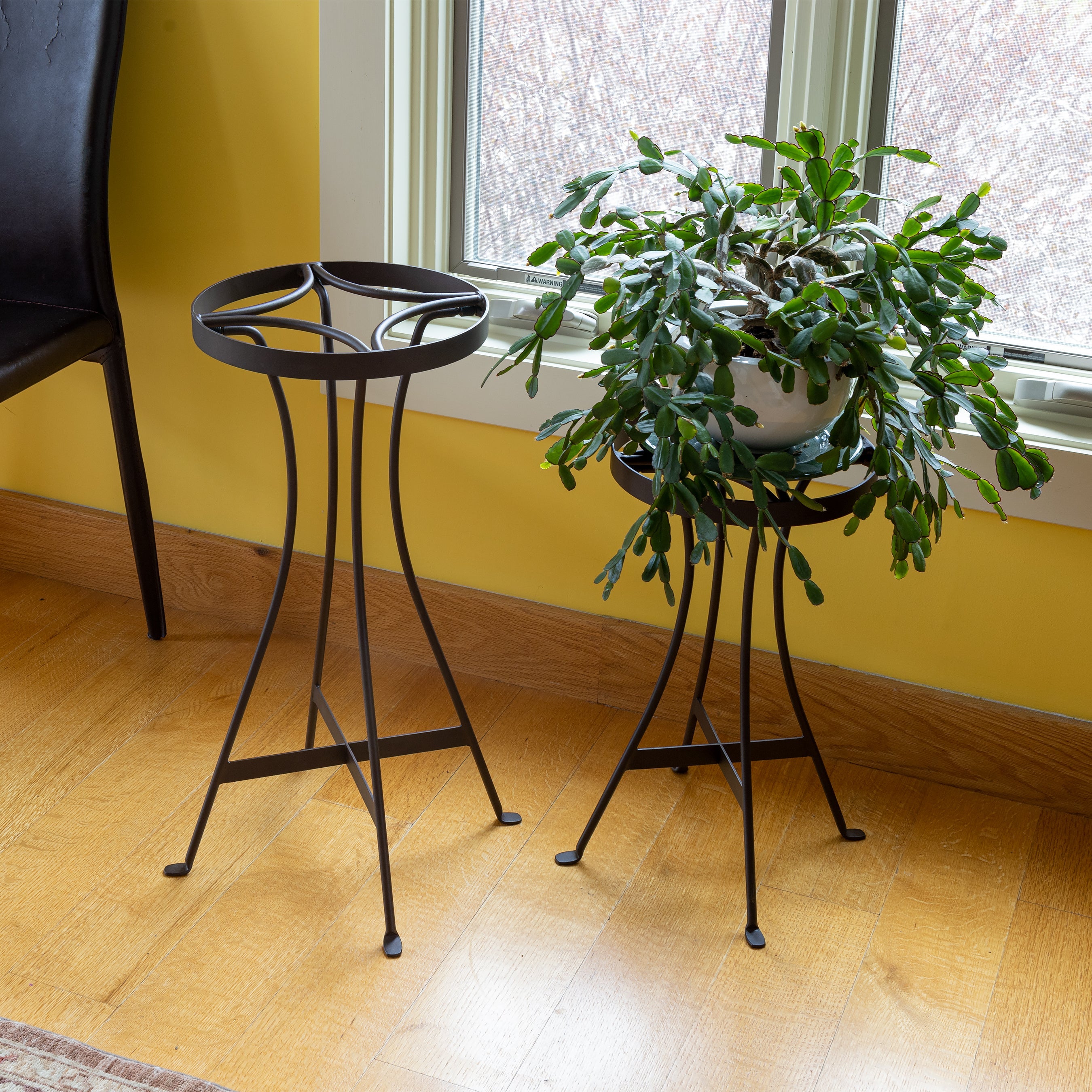 Achla Designs Tara Plant Stand - Indoor & Outdoor Decorative Flower Pot Holder for Home & Garden Decor | Perfect for Living Room, Patio, Balcony