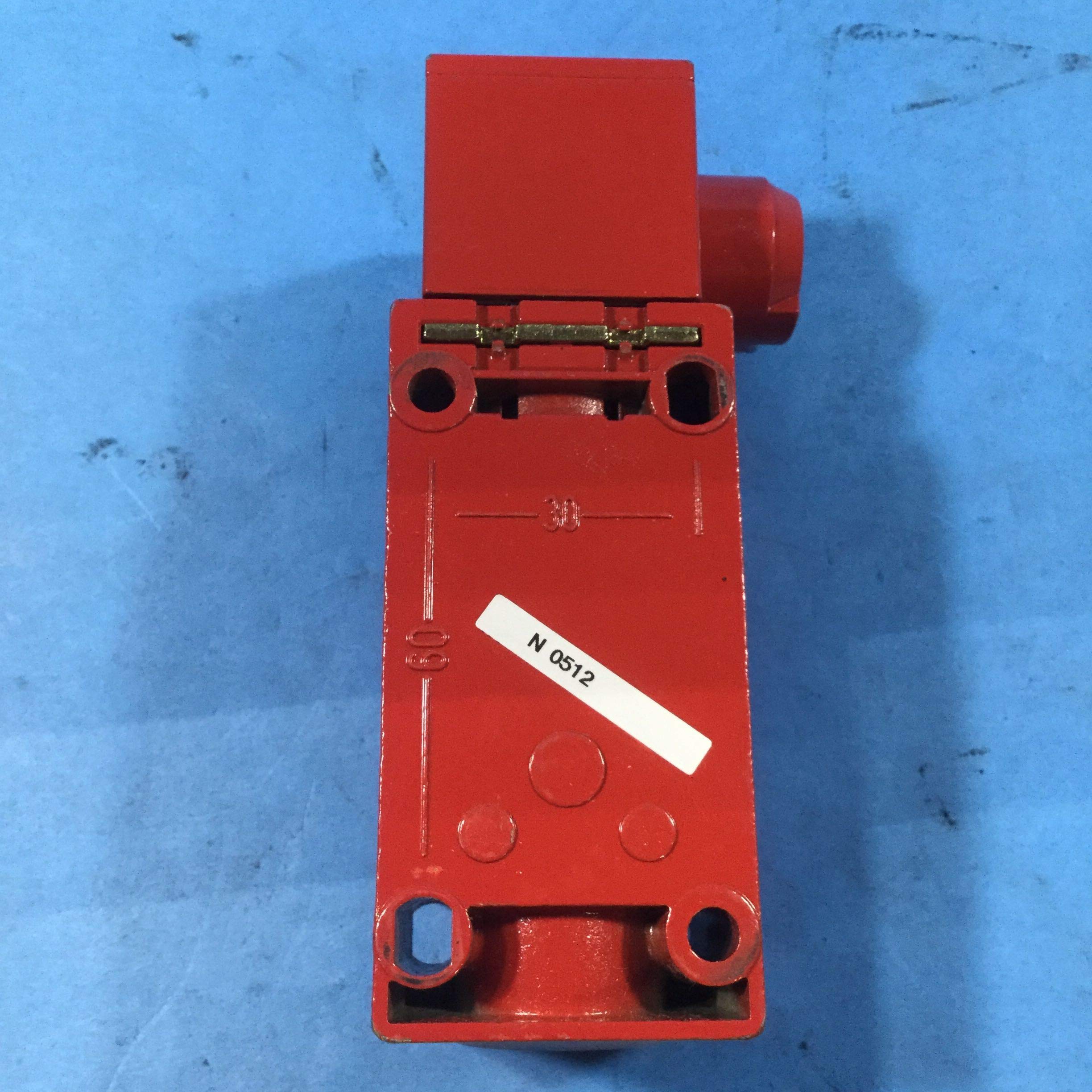 Telemecanique XCS-B703 Non-Locking Safety Interlock Switch - Industrial Machine Safety Device for Equipment Protection & Access Control