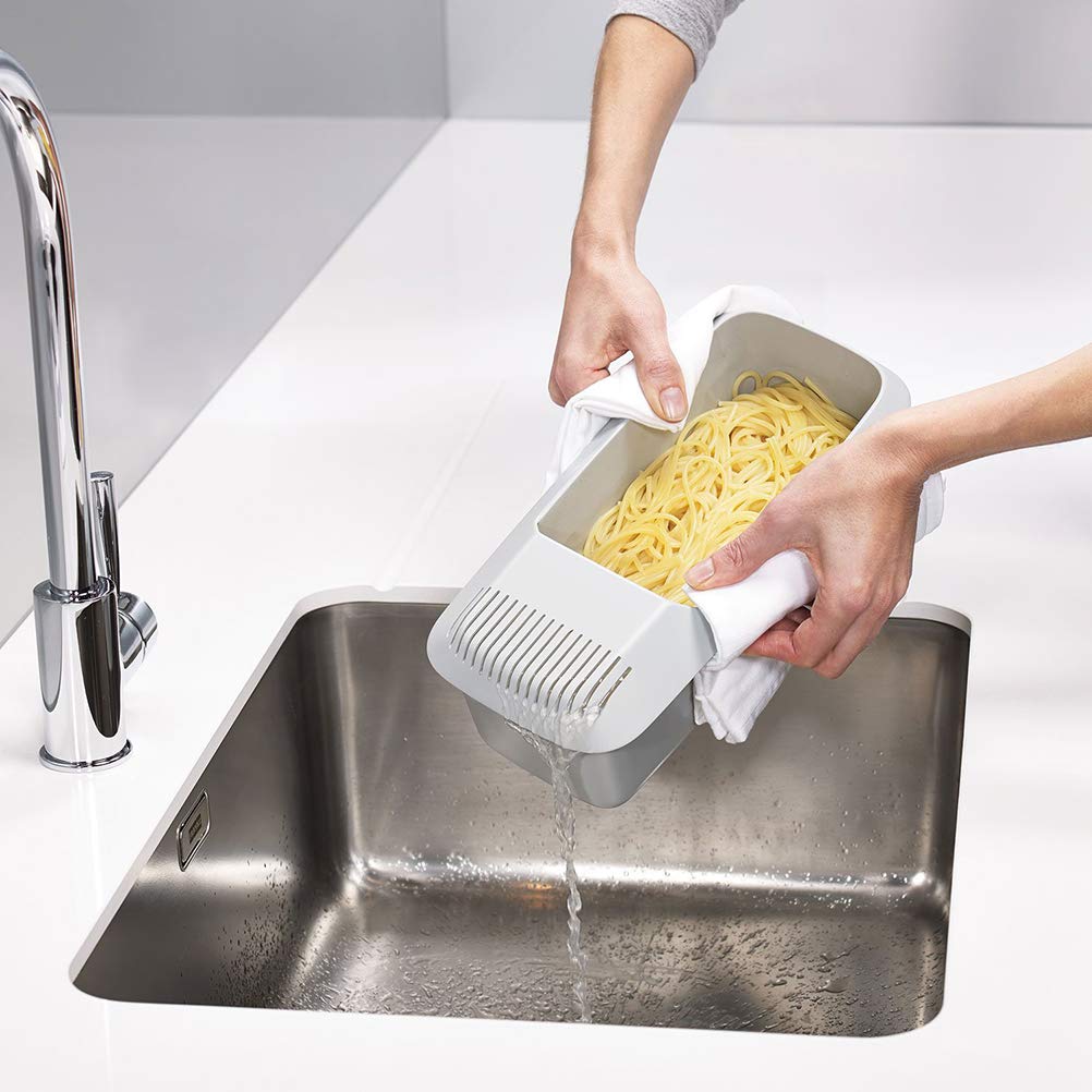 Marukio Microwave Pasta Cooker with Strainer - BPA-Free Heat Resistant Pasta Steamer for Spaghetti & Noodles (30x14x10cm) - Perfect for Dorms, Small Kitchens & Offices - Quick Microwave Meals & Easy Pasta Cooking
