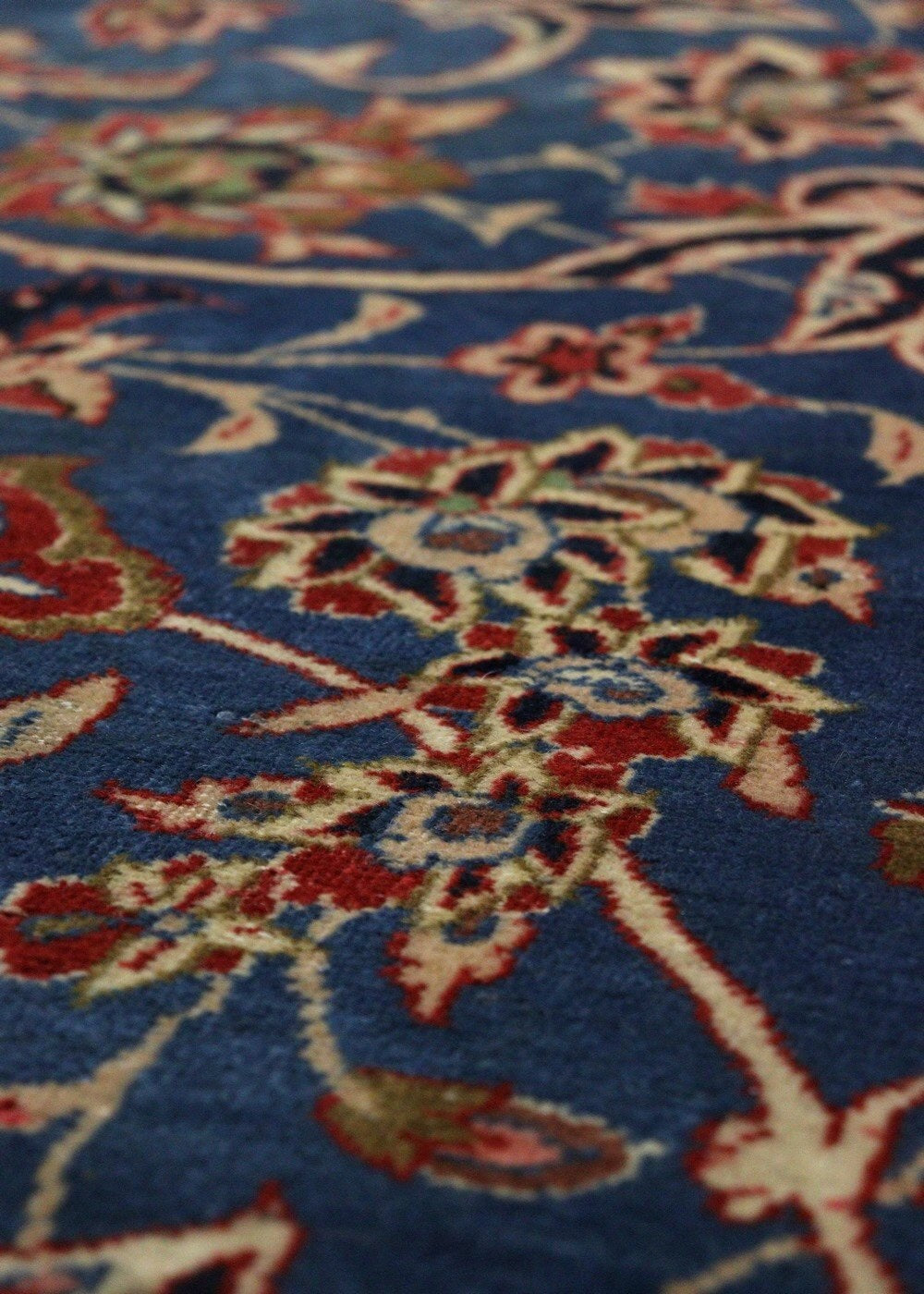 Handwoven Antique Isphahan Persian Rug - Traditional Oriental Carpet J68242 for Living Room, Bedroom & Home Decor