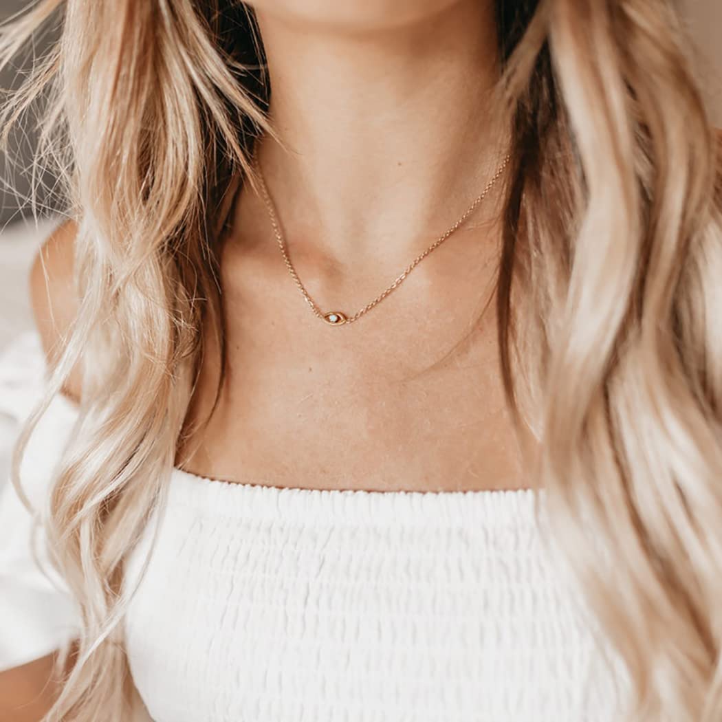Tasiso 14K Gold Dainty Moon and Star Pendant Necklace for Women - Elegant Crescent Moon & Tiny Star Charm Minimalist Jewelry | Perfect for Everyday Wear, Gift Giving & Special Occasions