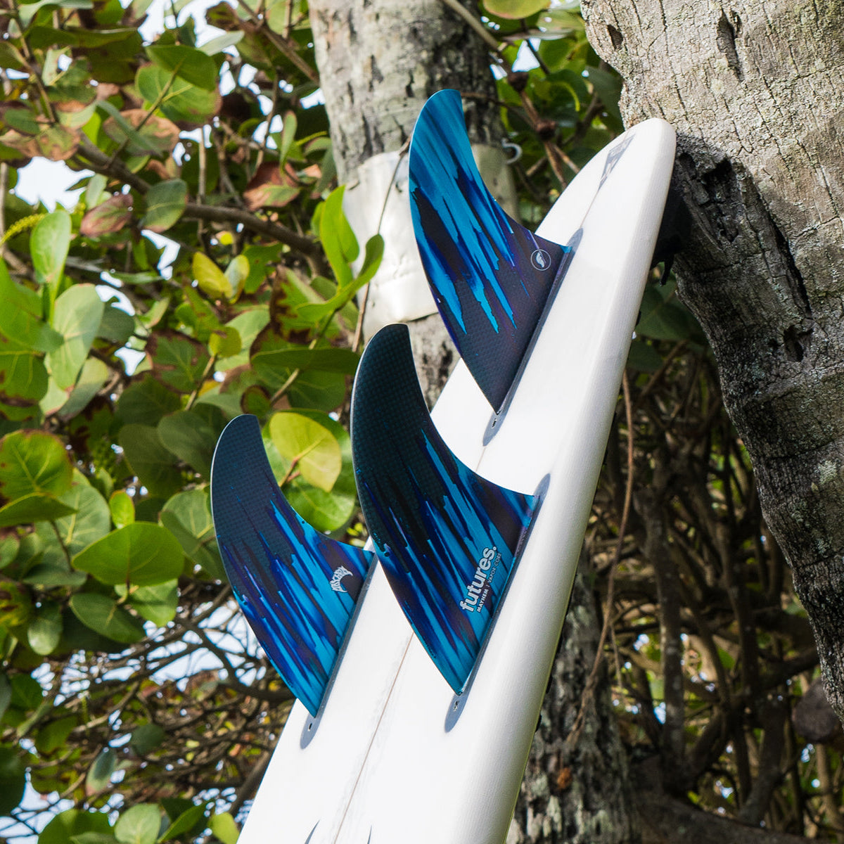 Futures THRUSTER Mayhem Rake M/L Vapor Core Thruster Fins - Carbon Fiber & Blue Surfboard Fins for Performance Surfing - Perfect for Big Waves and Barrel Riding