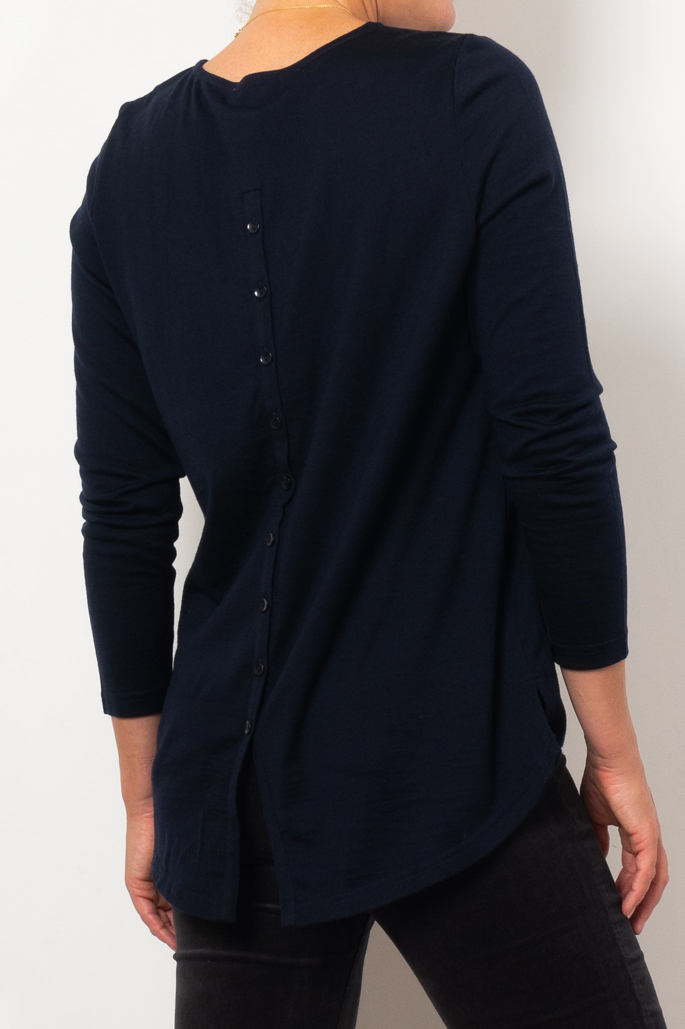 Vassalli Women's Merino Wool Back Button Top - Soft & Comfortable Knitwear for Casual Wear, Layering & Travel