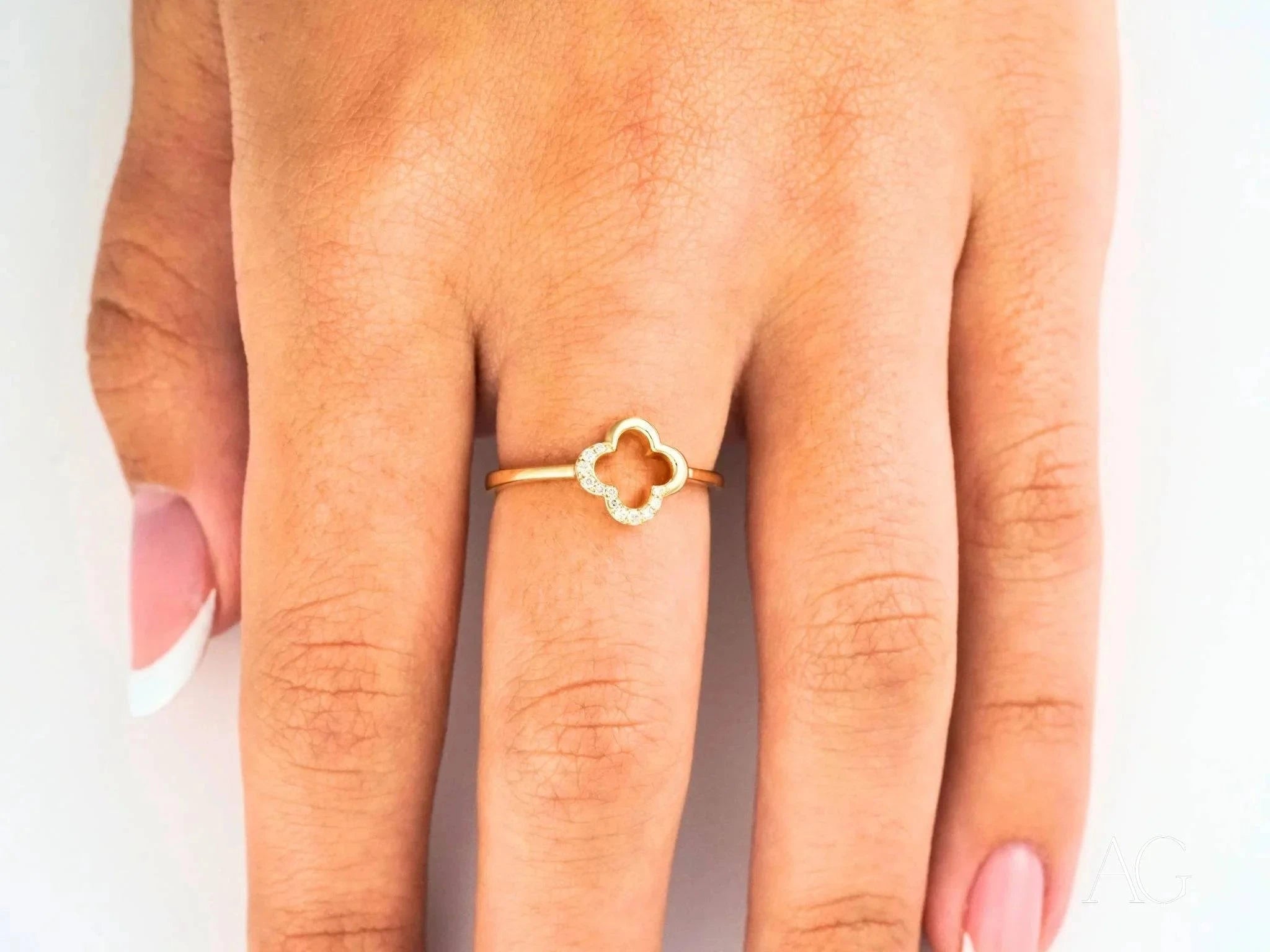 18K Gold Flower Diamond Ring for Women - Elegant & Timeless Jewelry for Engagement, Wedding, Anniversary & Special Occasions