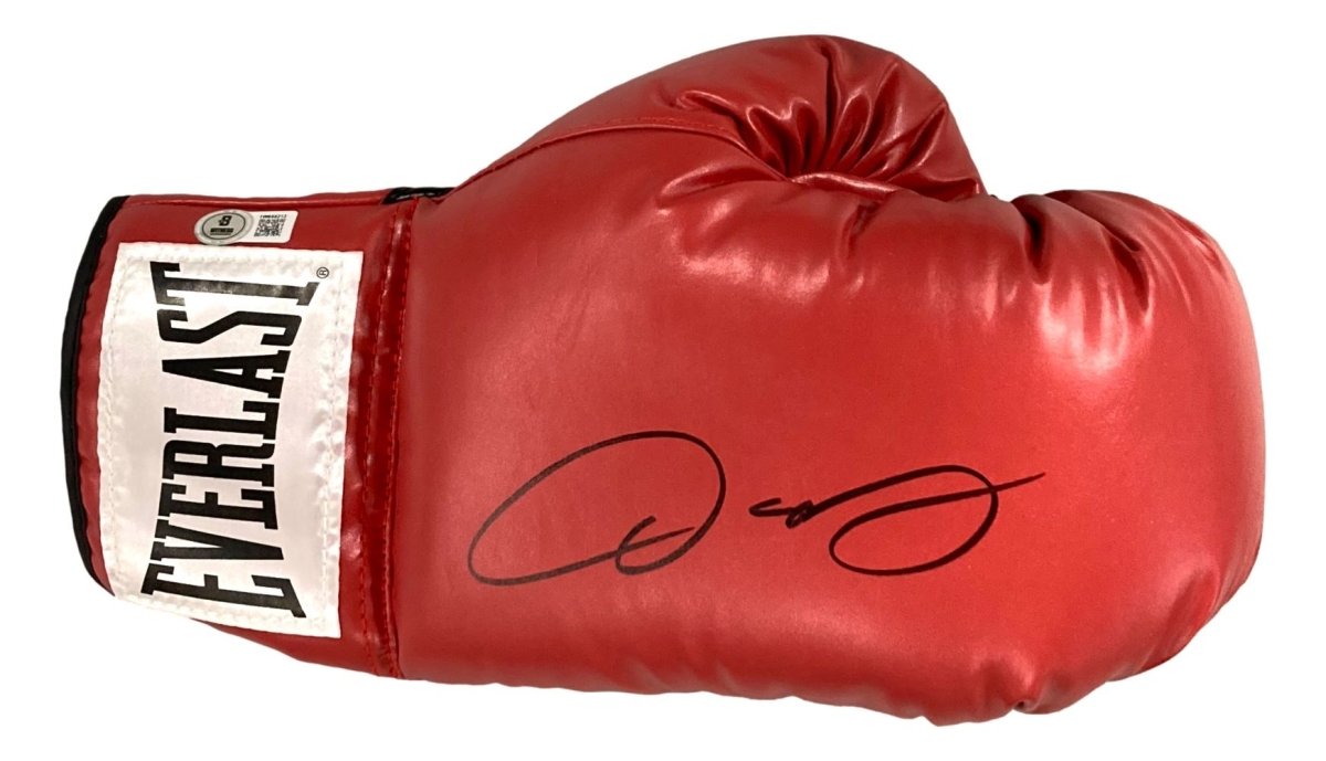 Oscar De La Hoya Autographed Red Everlast Boxing Glove - Right Hand - BAS ITP Certified - Perfect for Boxing Memorabilia Collectors and Sports Fans Display
