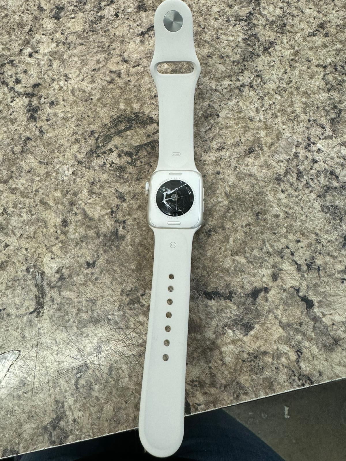 Apple Watch SE 2022 (40mm, GPS + Cellular) Unlocked Smartwatch - Aluminum Case, Starlight (Renewed) | Fitness Tracker, Heart Rate Monitor for Running, Swimming & Daily Use