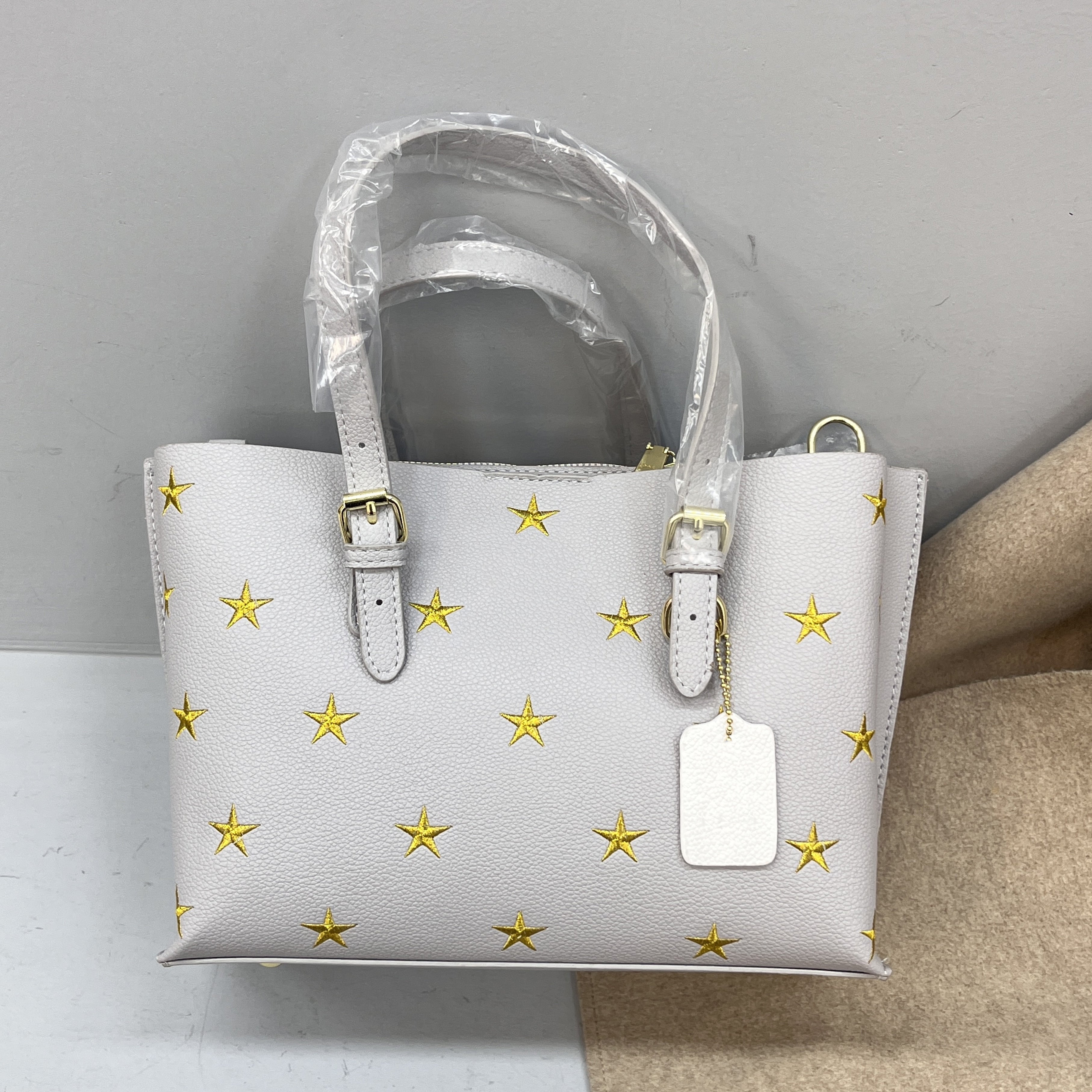 Stylish Star Print Tote Bag for Women - Trendy & Durable Shopping & Beach Tote - Perfect for Groceries, Work, Travel & Everyday Use