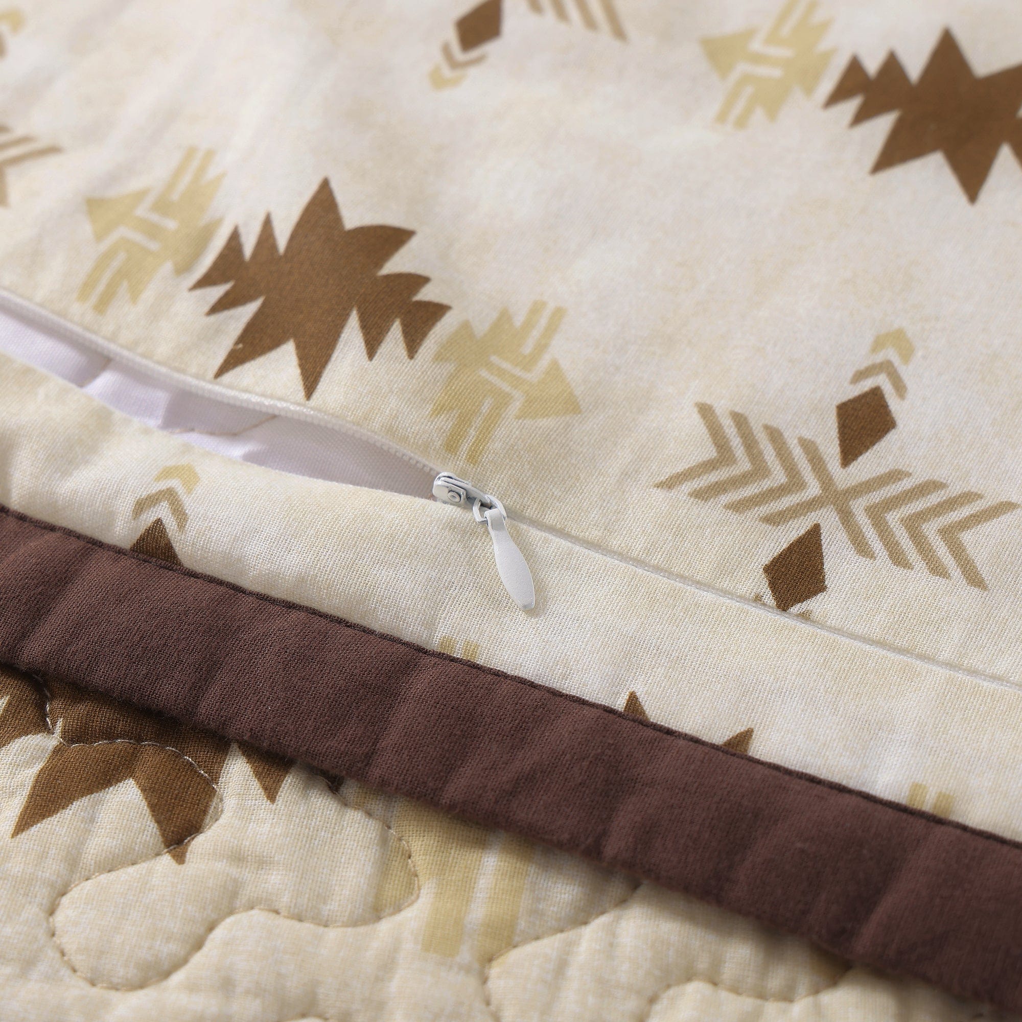 Reversible Dakota Quilt Set - Soft & Cozy Bedding for All Seasons | Perfect for Bedrooms, Guest Rooms & Dorm Decor
