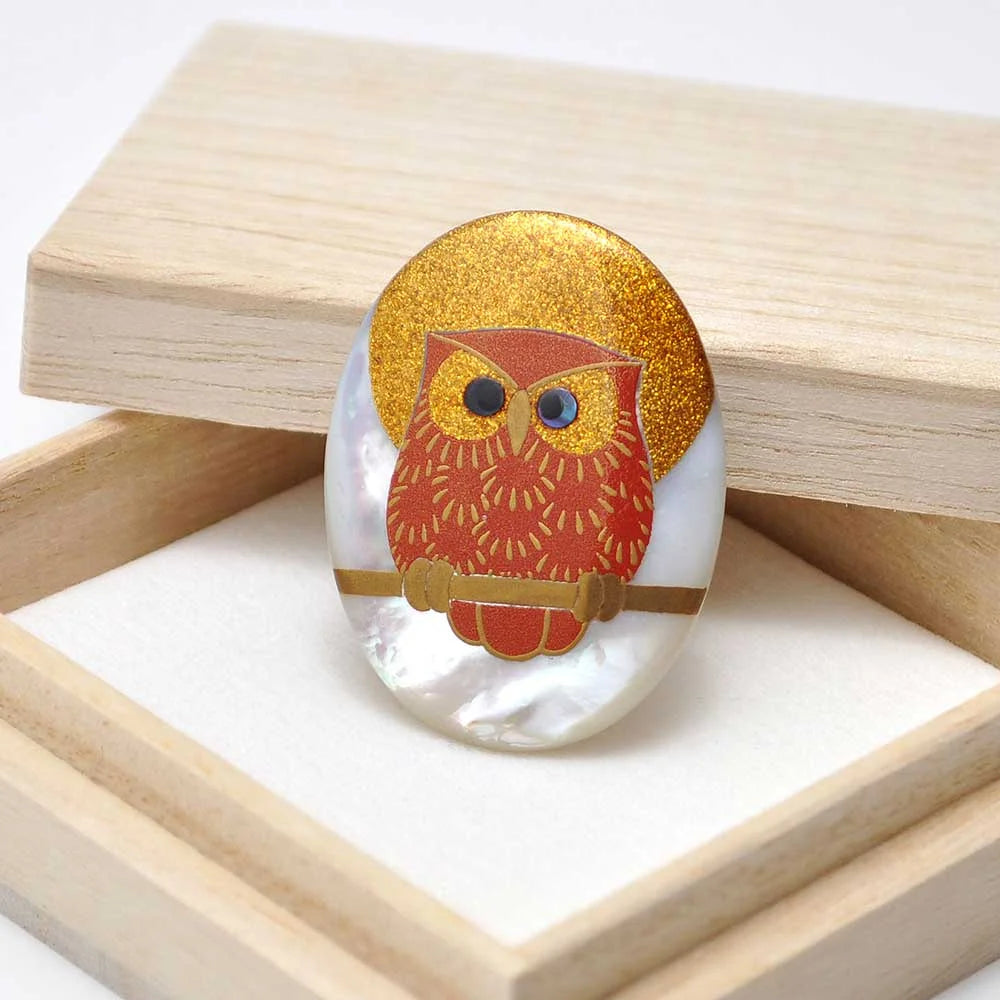 Handcrafted Maki-e Urushi Lacquer Brooch with White South Sea Pearl Shell Owl - Traditional Japanese Lacquer Jewelry for Women, Gift for Collectors & Art Lovers - Perfect for Special Occasions, Weddings & Cultural Events